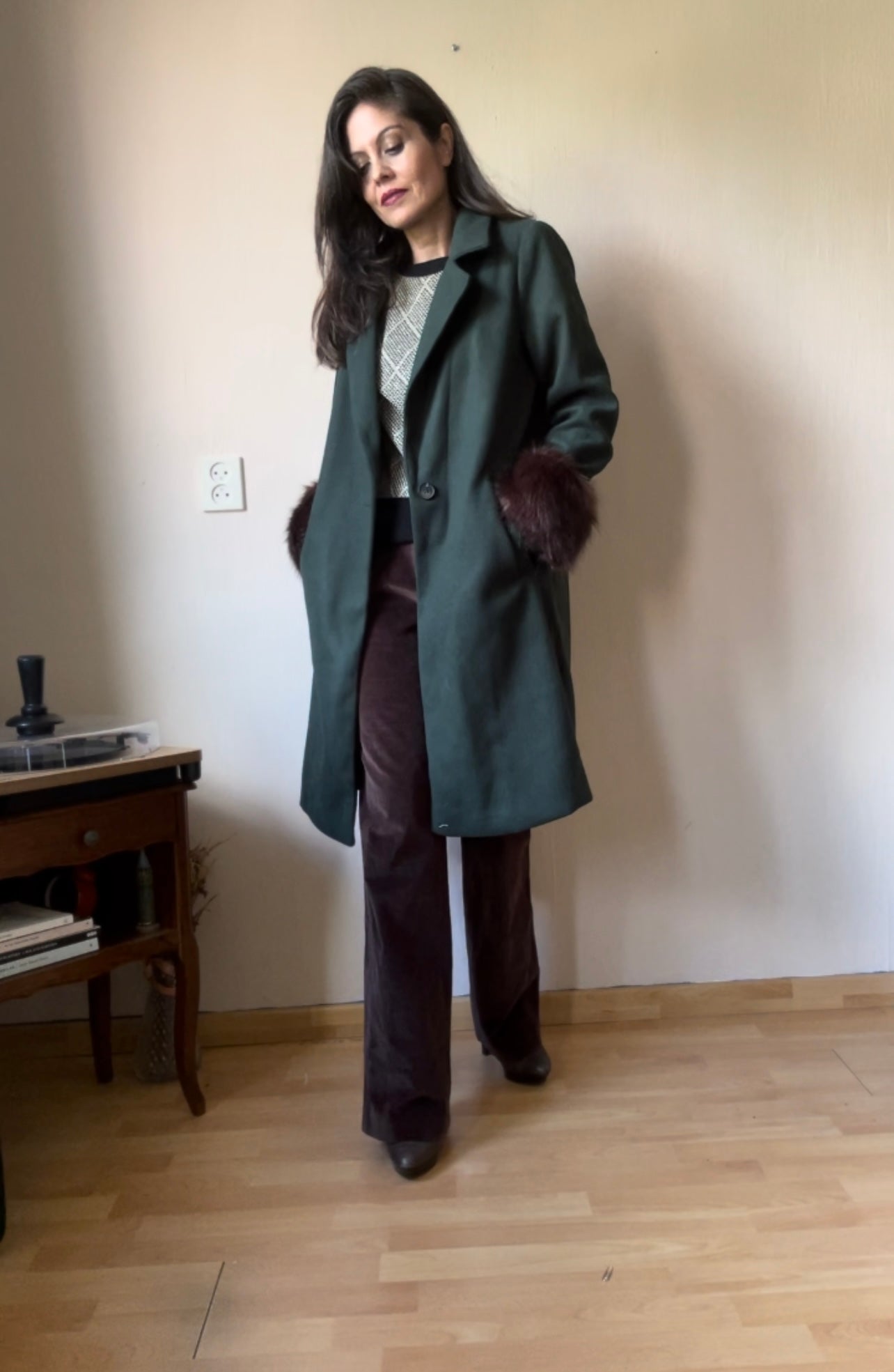 Vintage coat with faux fur cuffs (S)