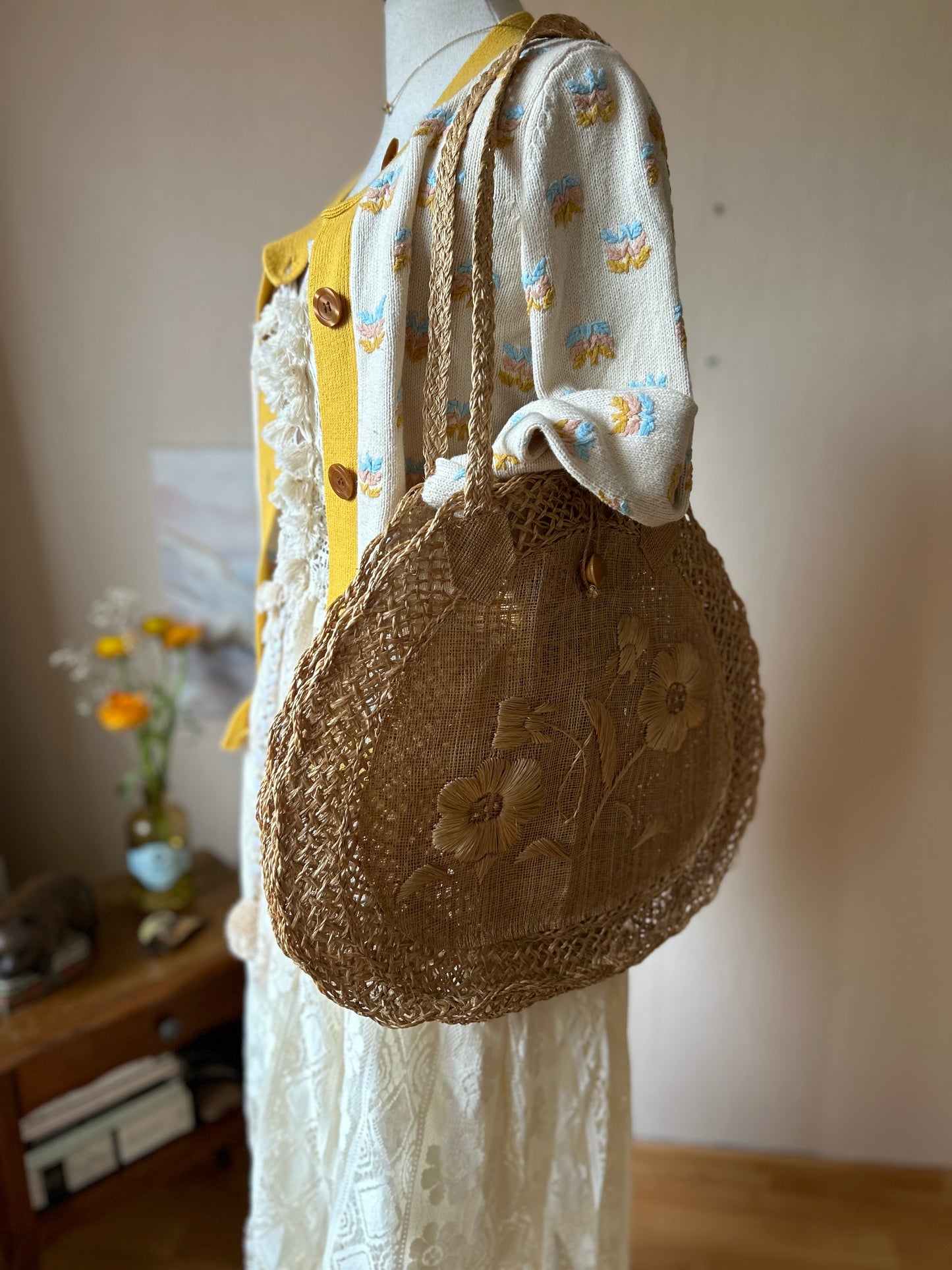 Flower embroidered straw bag