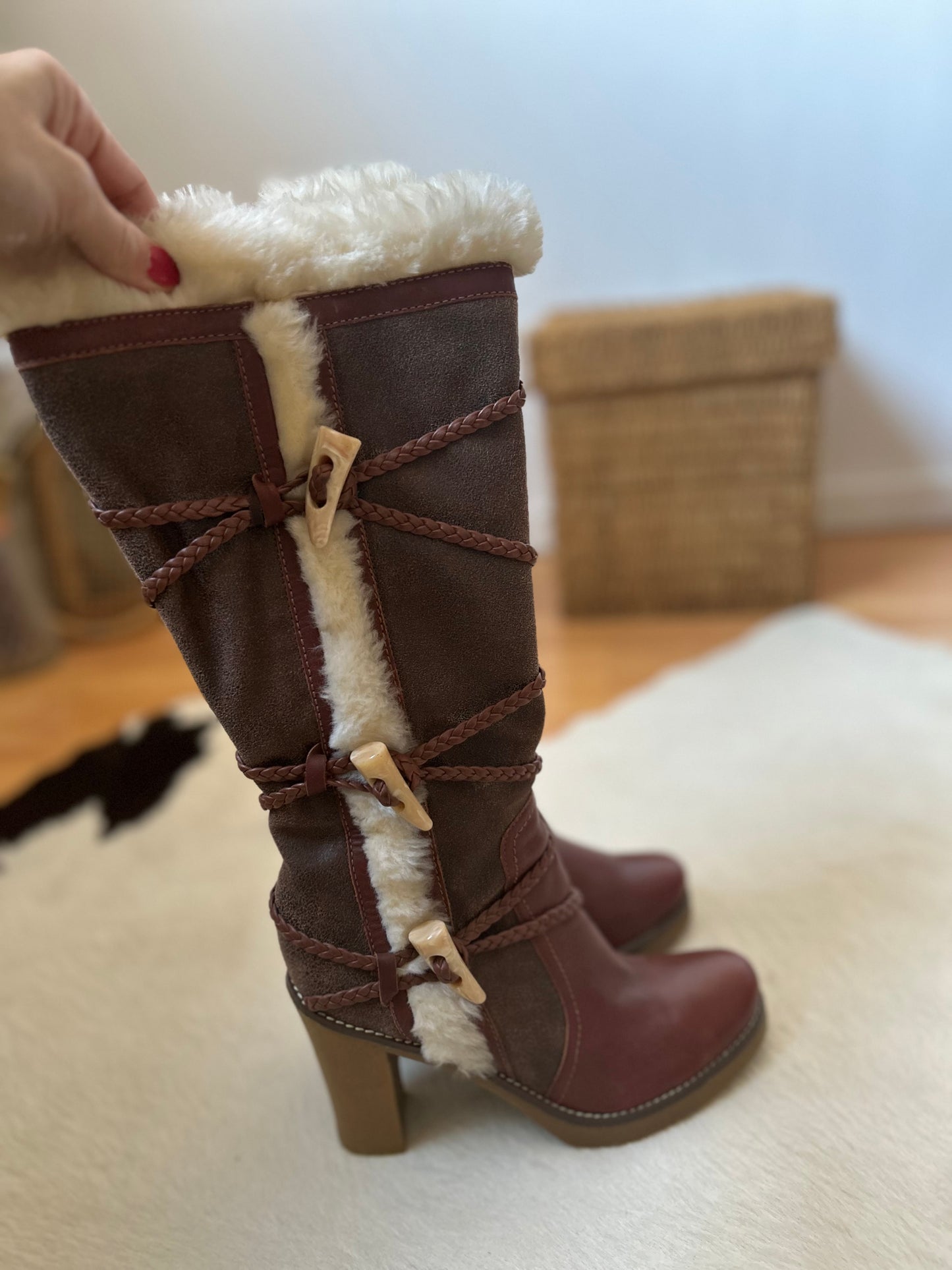 BCBG MAXAZRIA winter boots