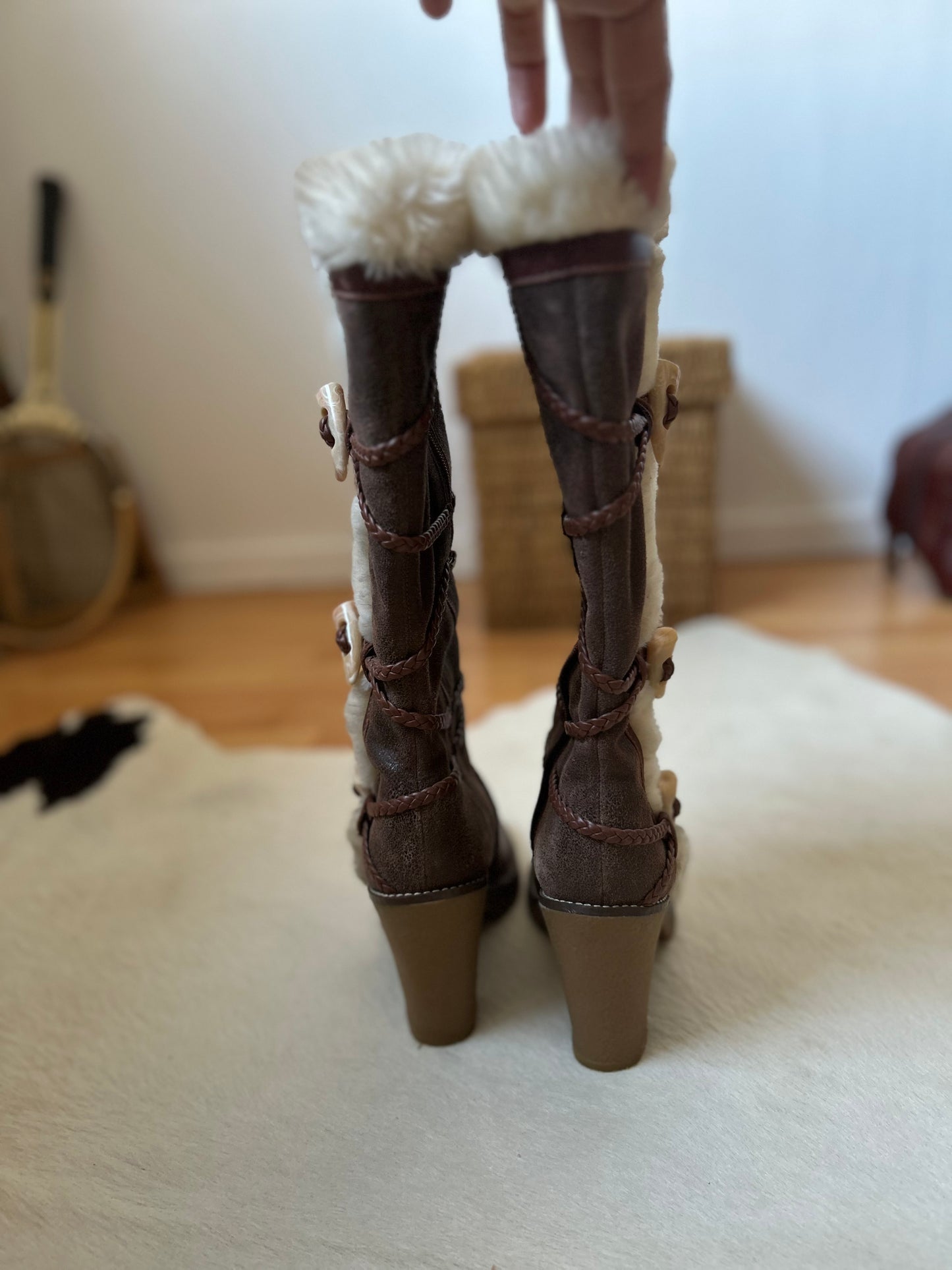 BCBG MAXAZRIA winter boots