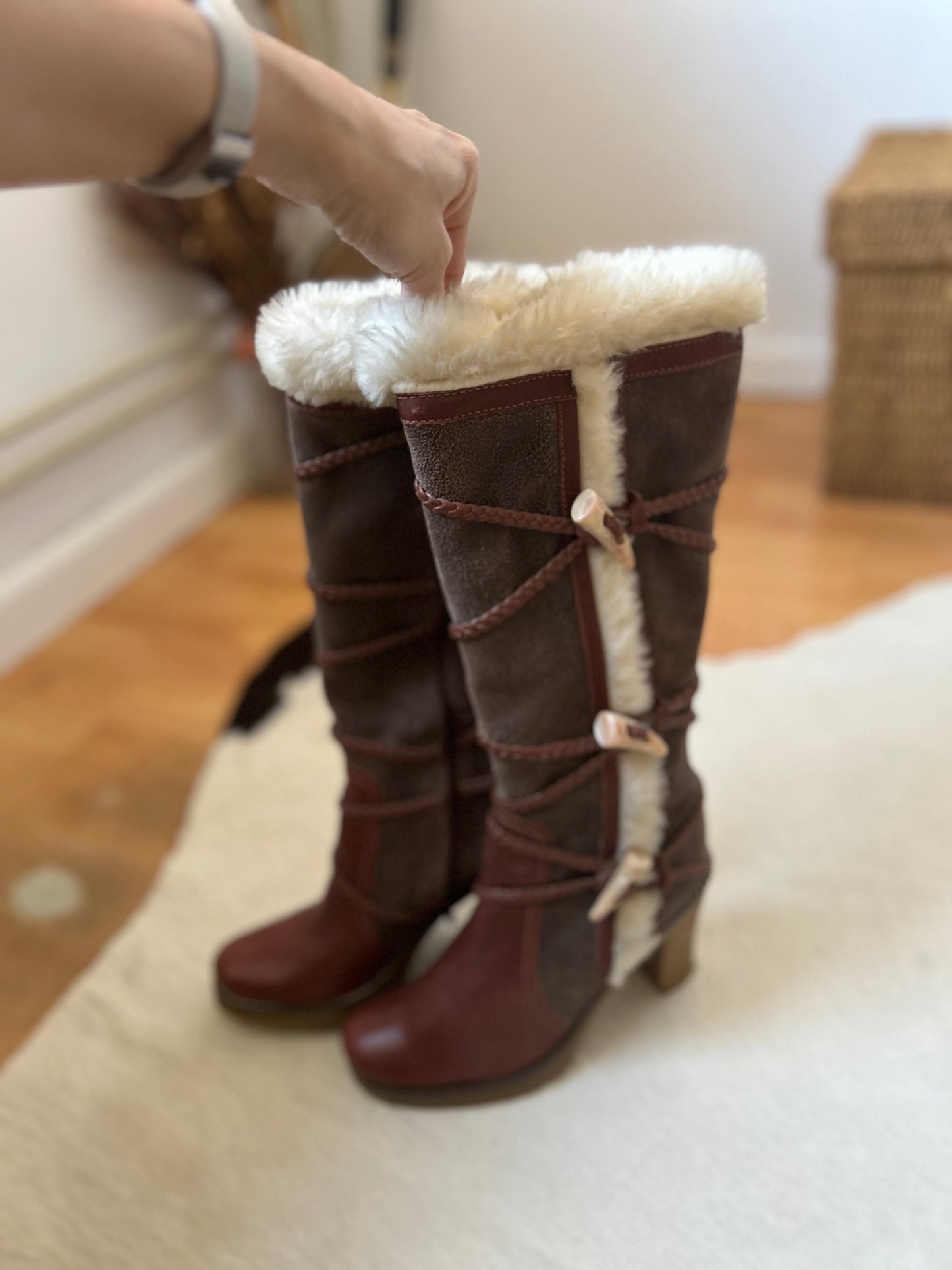 BCBG MAXAZRIA winter boots