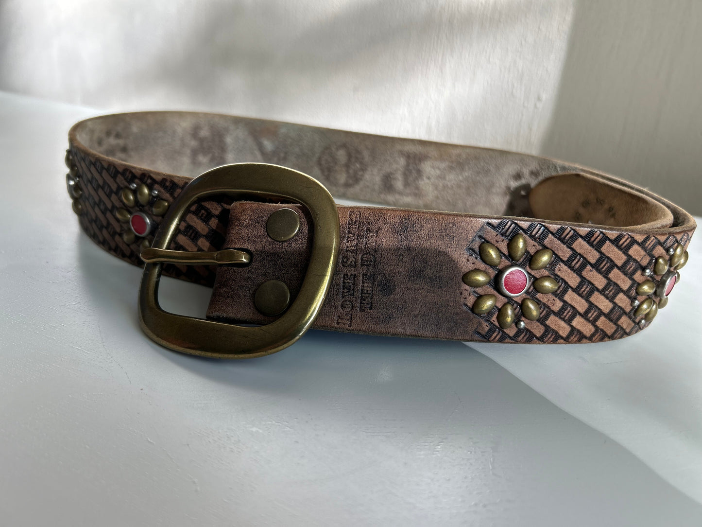 Metal embroidered solid leather belt