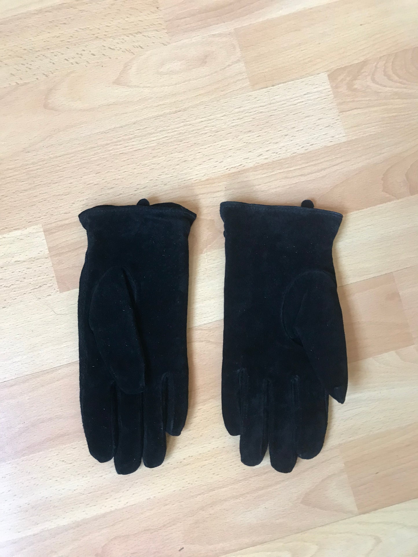 Suede gloves