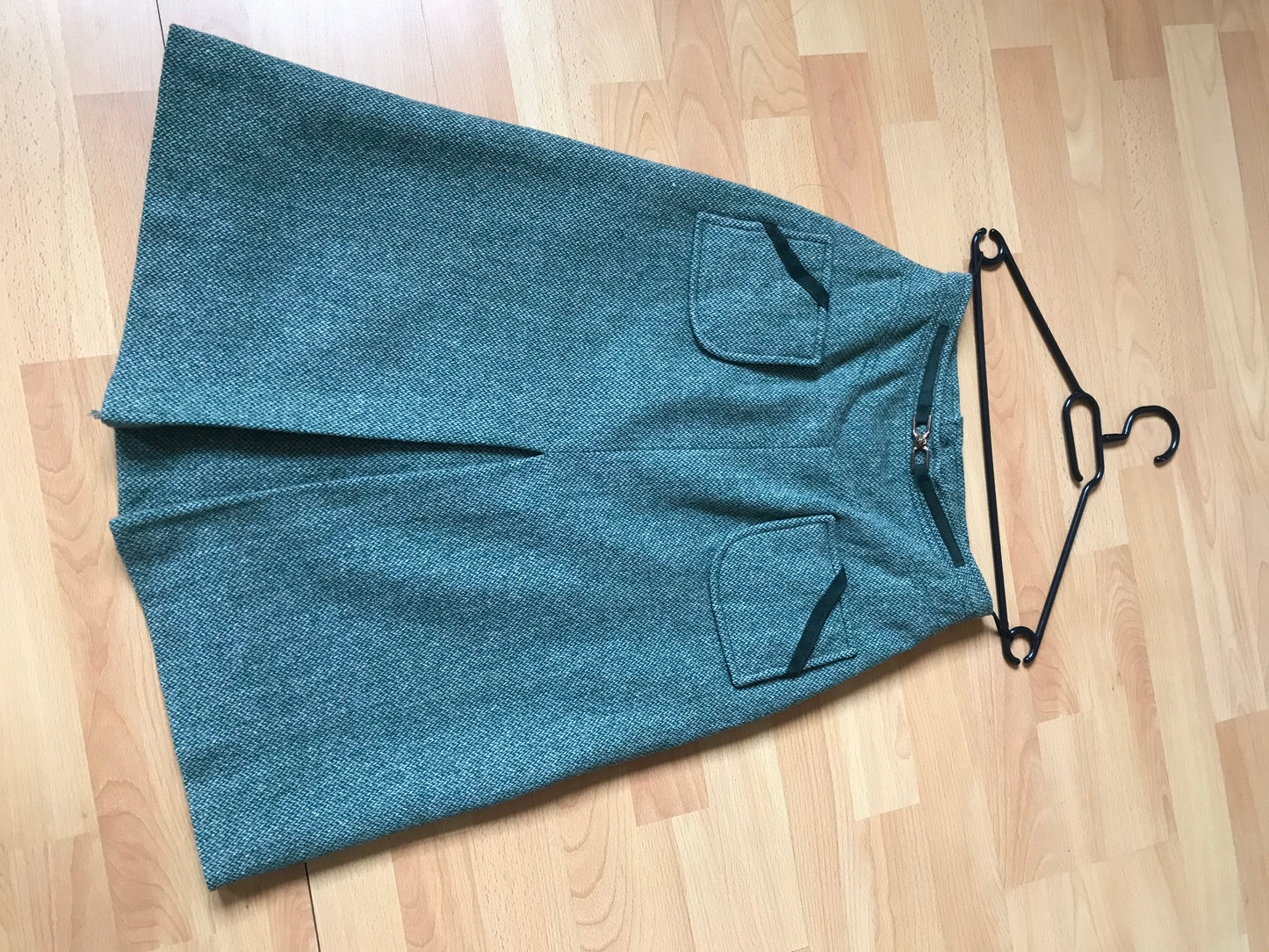 Single pleat wool skirt (S)