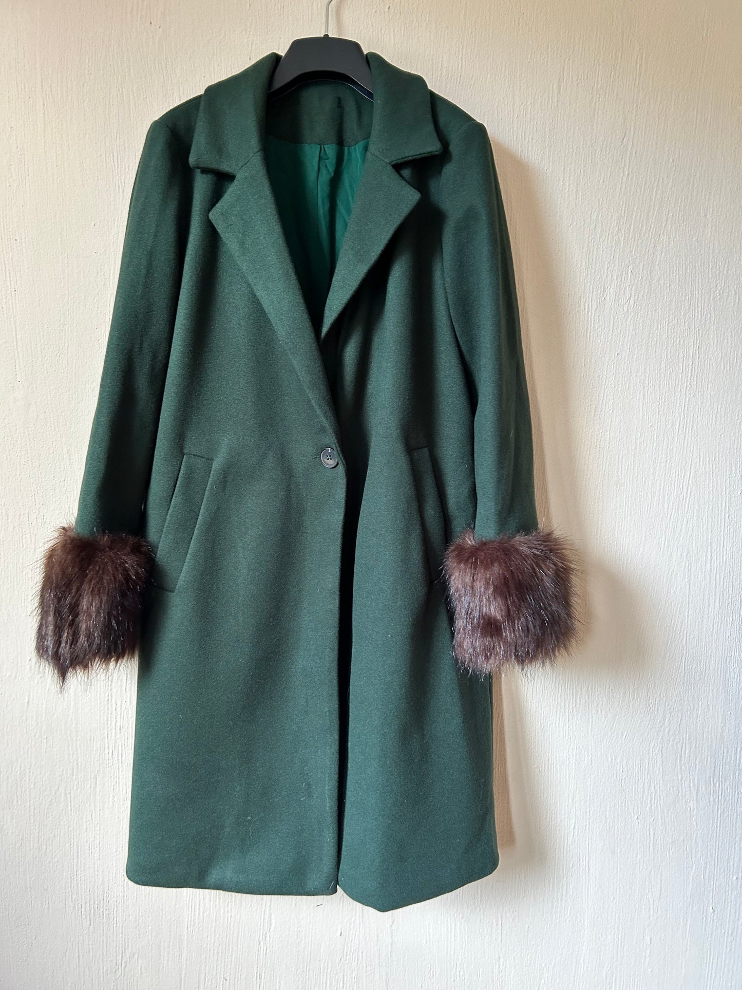 Vintage coat with faux fur cuffs (S)