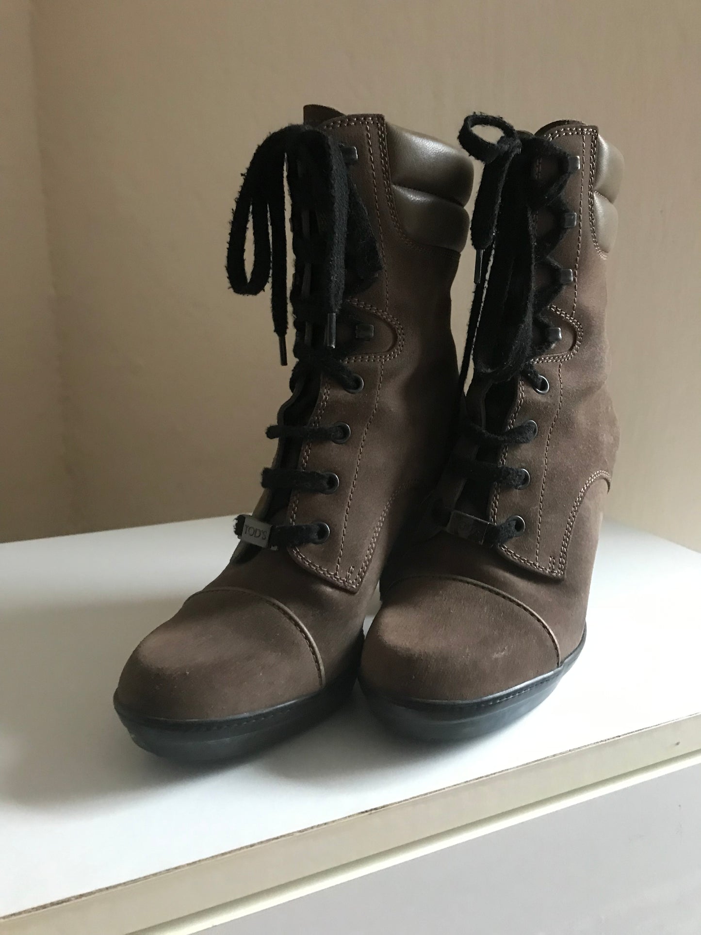 Tod’s lace up boots