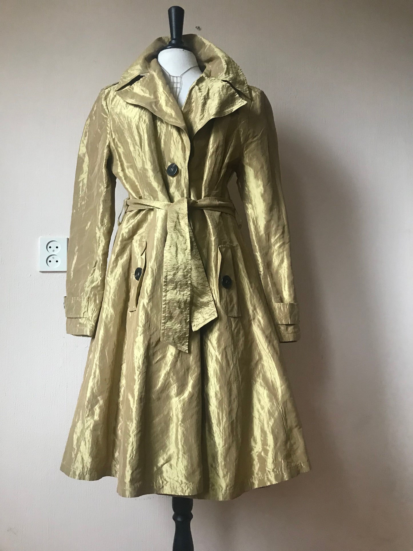 Elegance Paris gold trench coat (42)