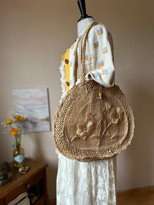 Flower embroidered straw bag