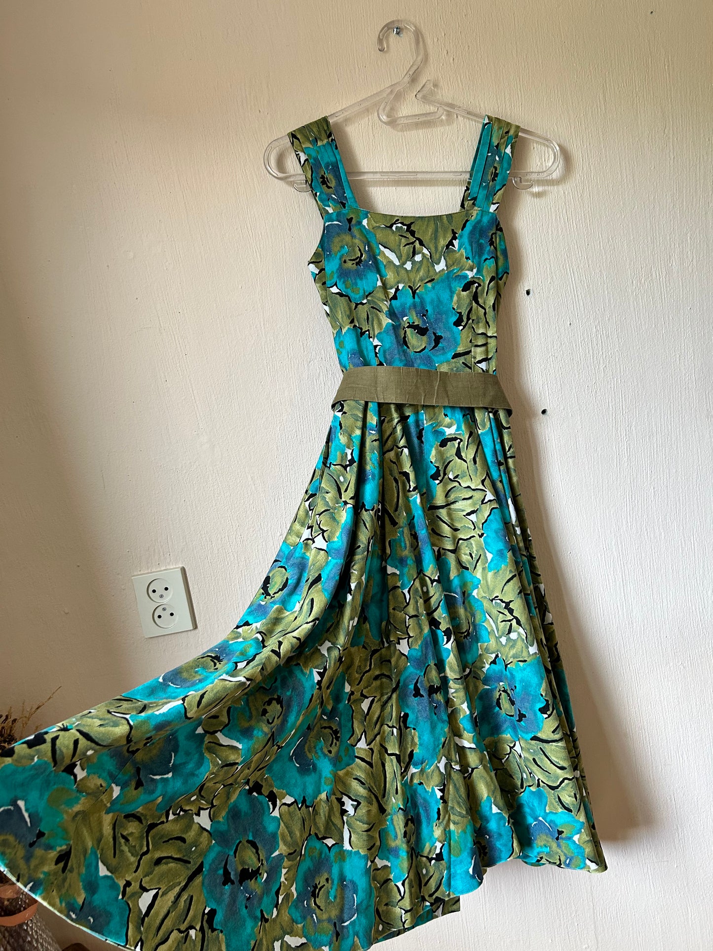 Belted vintage summer dress