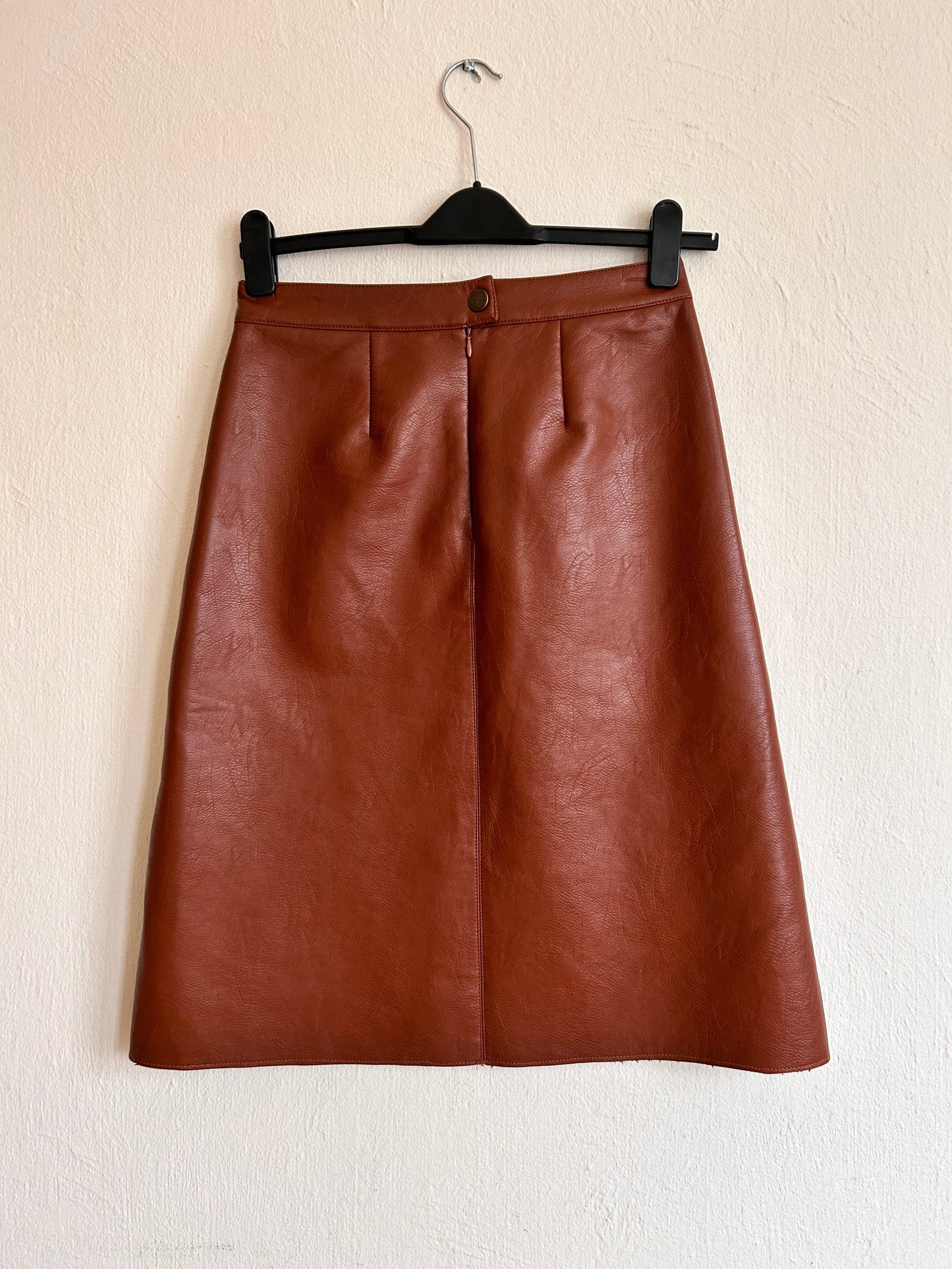 Faux leather skirt M