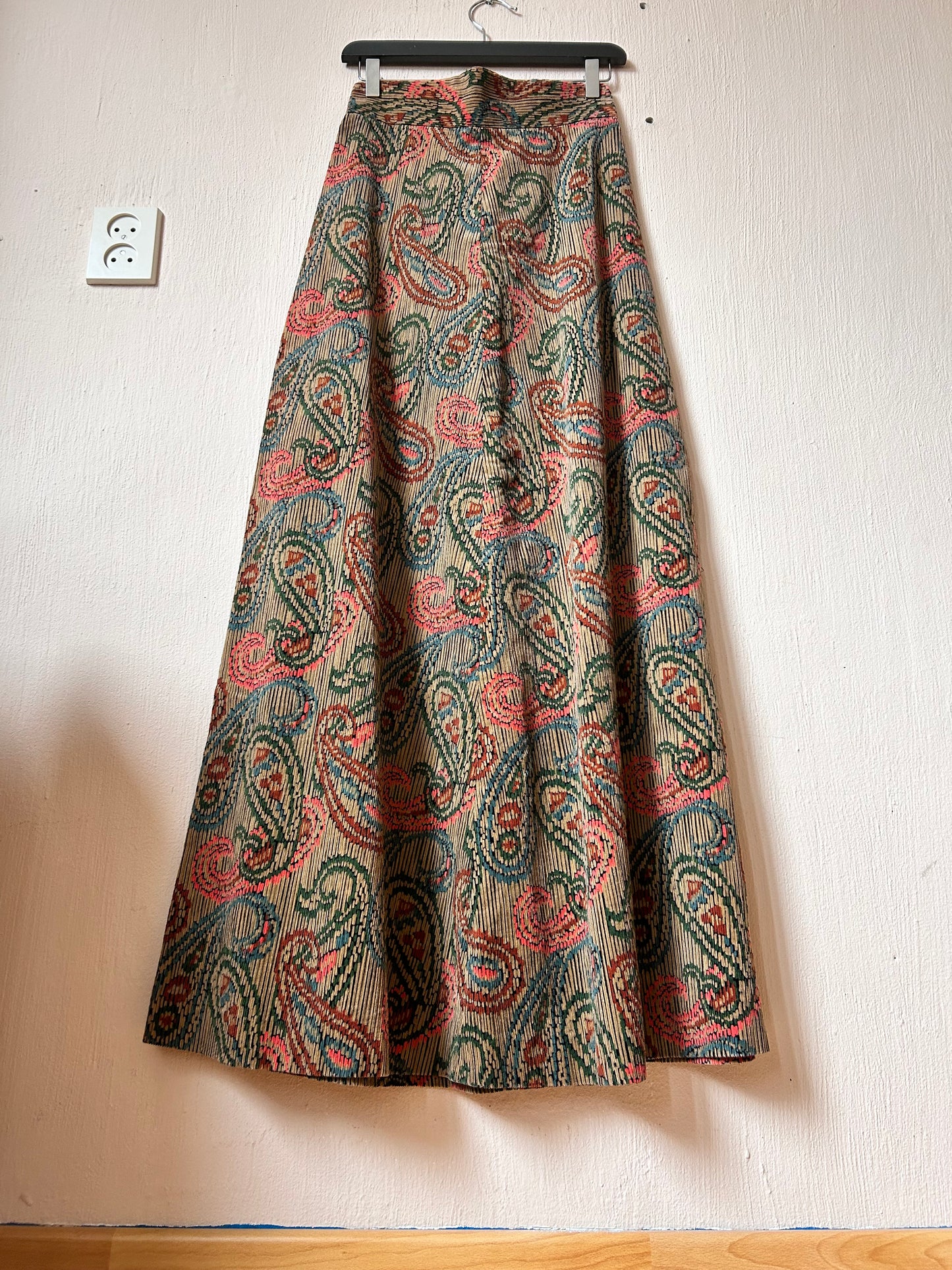 Vintage maxi skirt