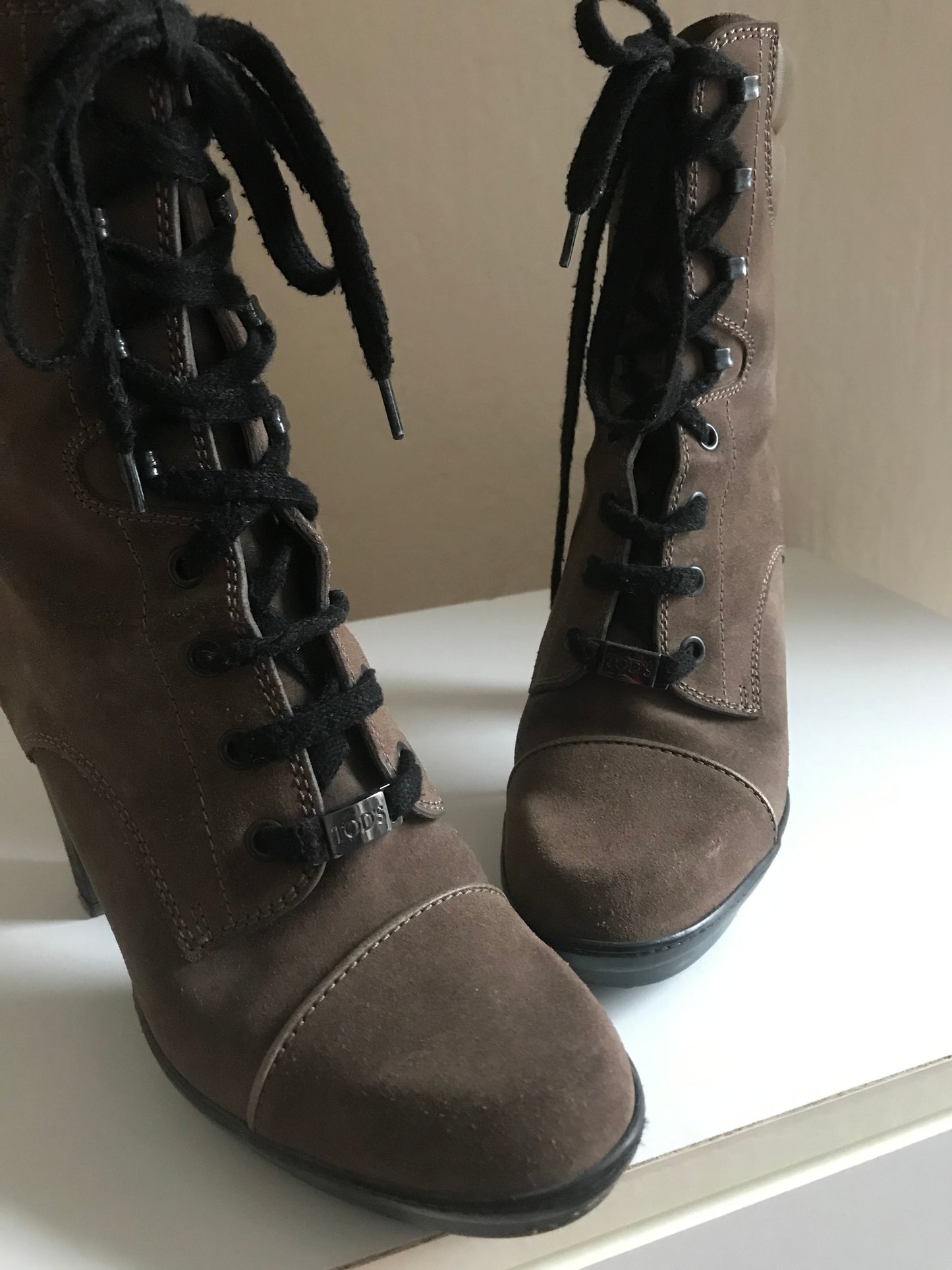 Tod’s lace up boots