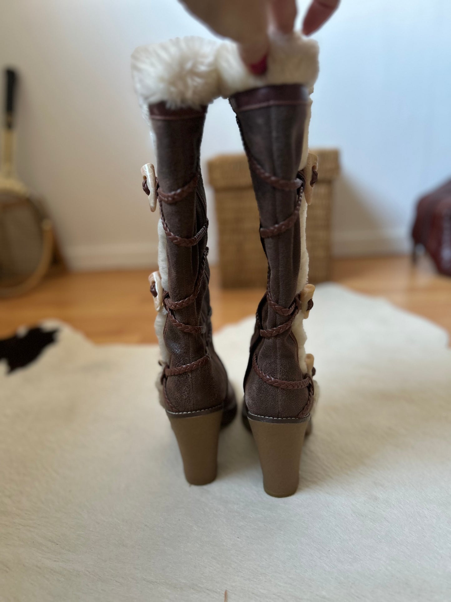 BCBG MAXAZRIA winter boots