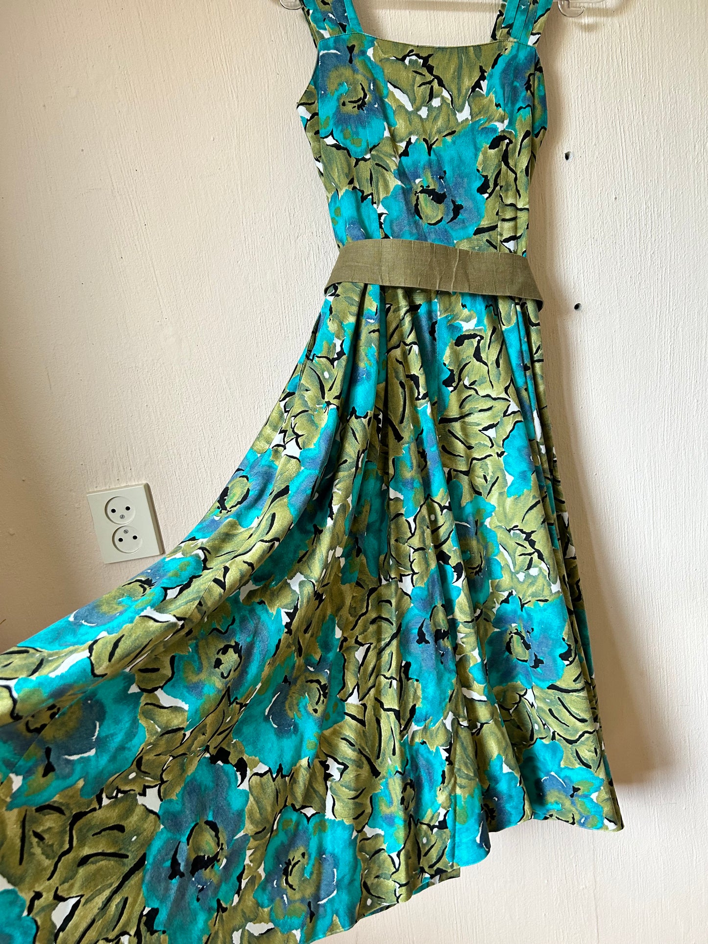 Belted vintage summer dress