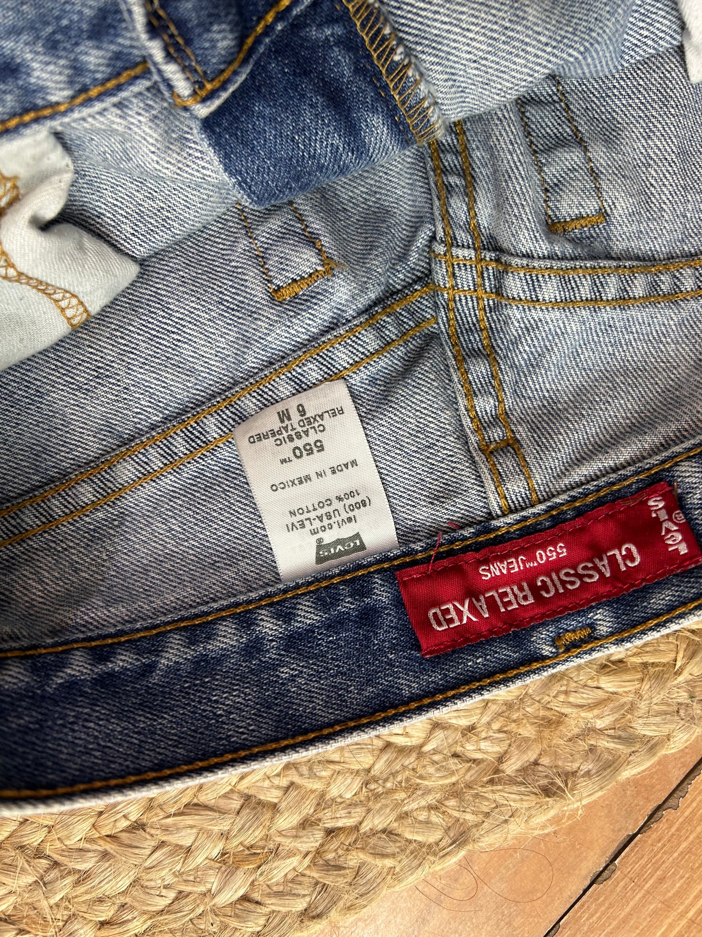Levi’s relaxed fit mom jeans M