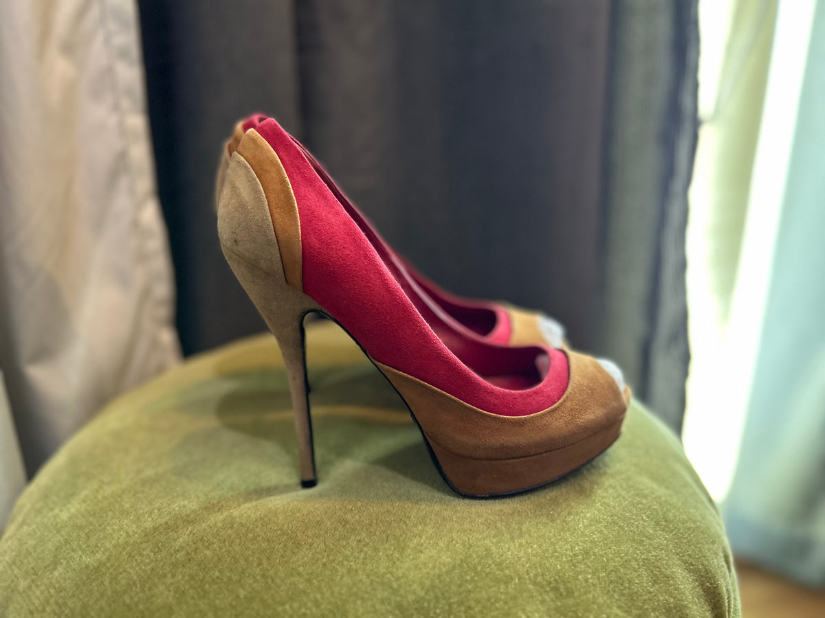 Gucci Tricolor Suede Peep-Toe Platform Pumps - Size 37.5 C⁠