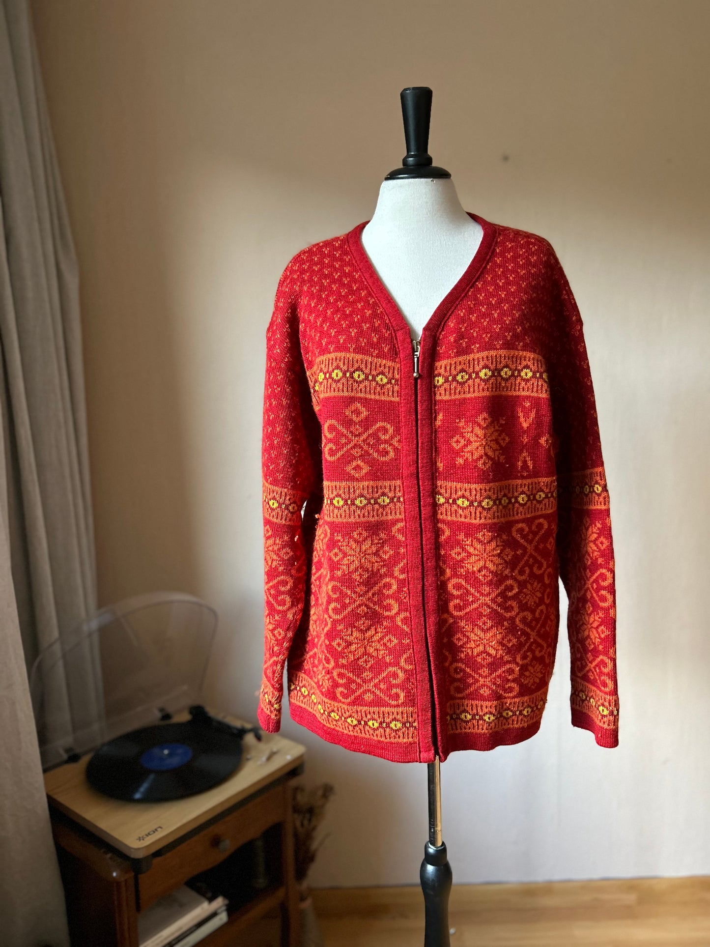 Nordic motifs cardigan (M/L)