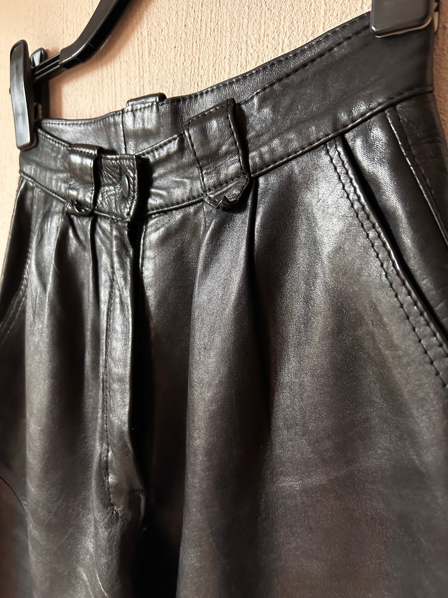 High waist pleated leather pants