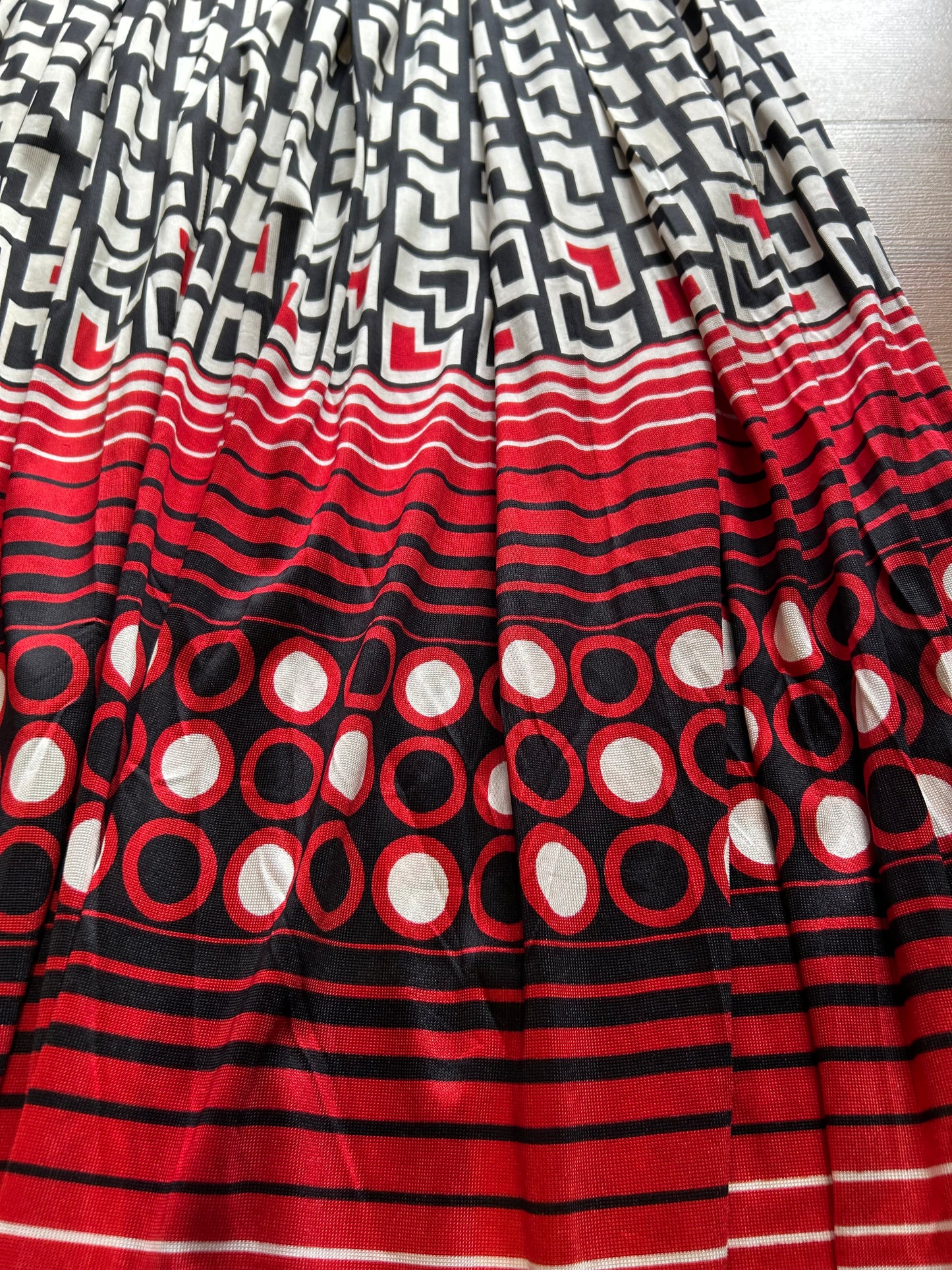 Vintage pleated long skirt