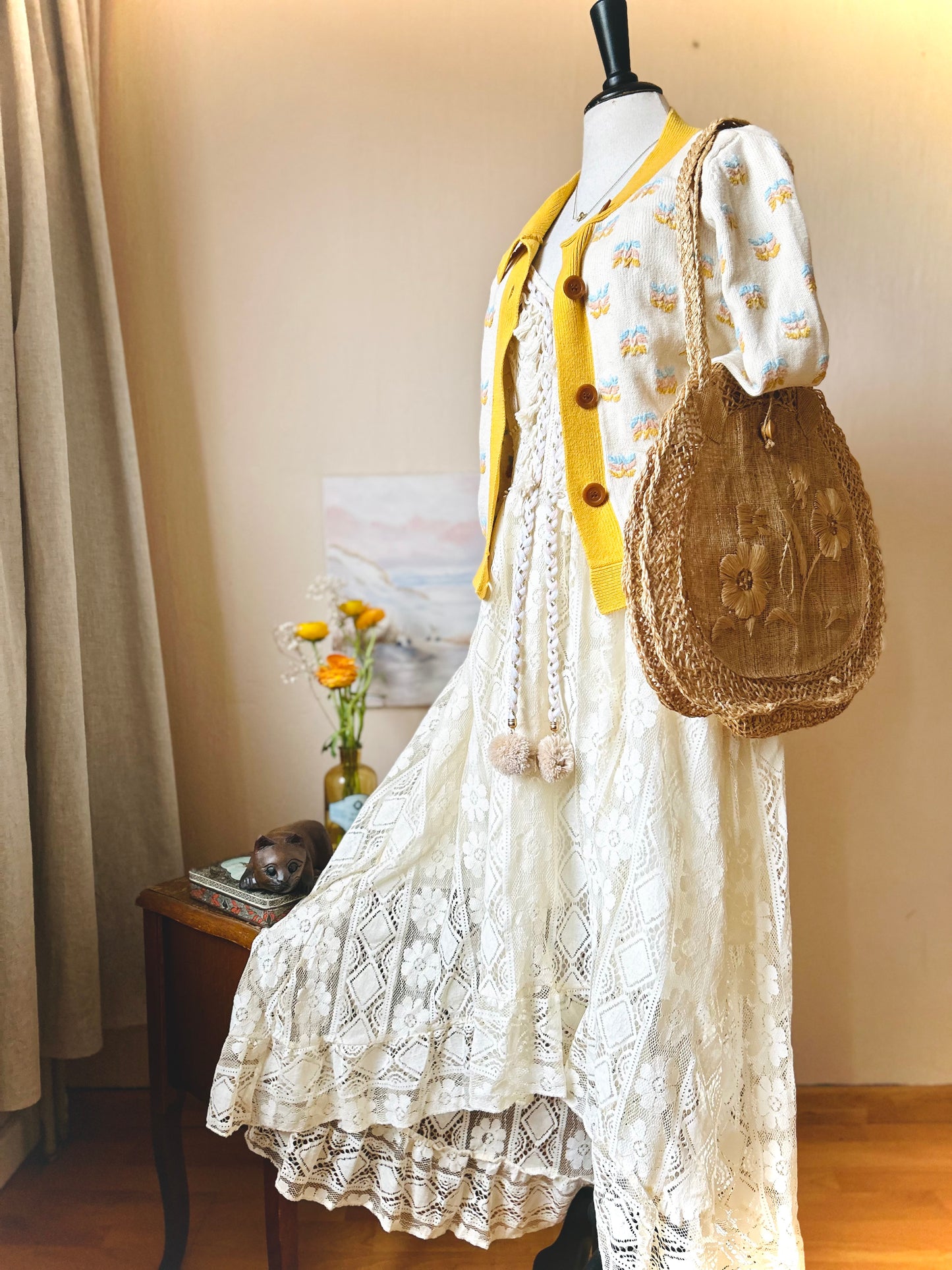 Flower embroidered straw bag