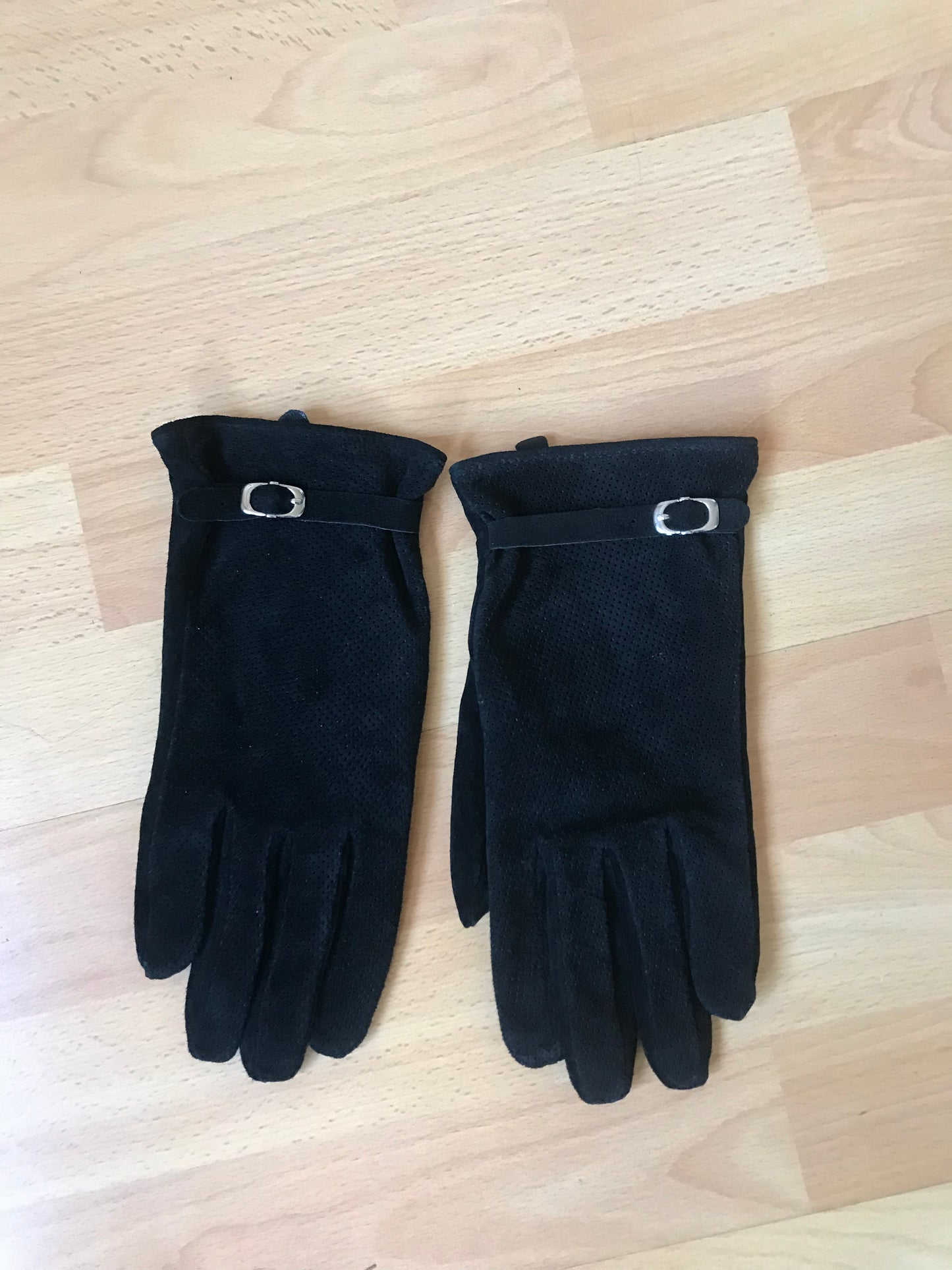 Suede gloves