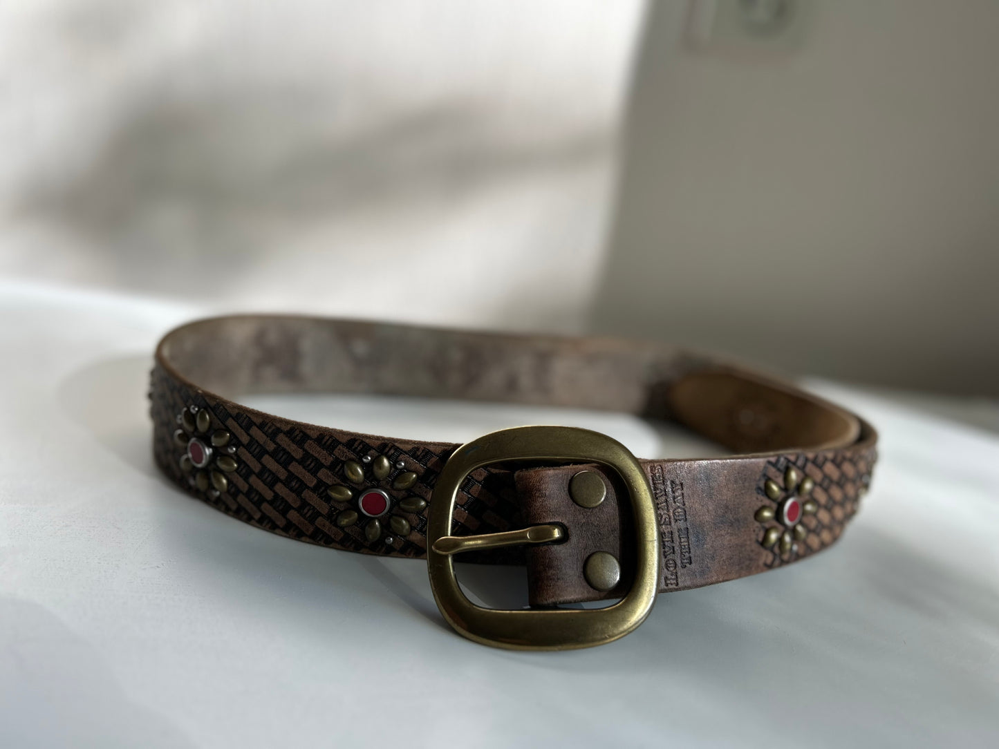 Metal embroidered solid leather belt