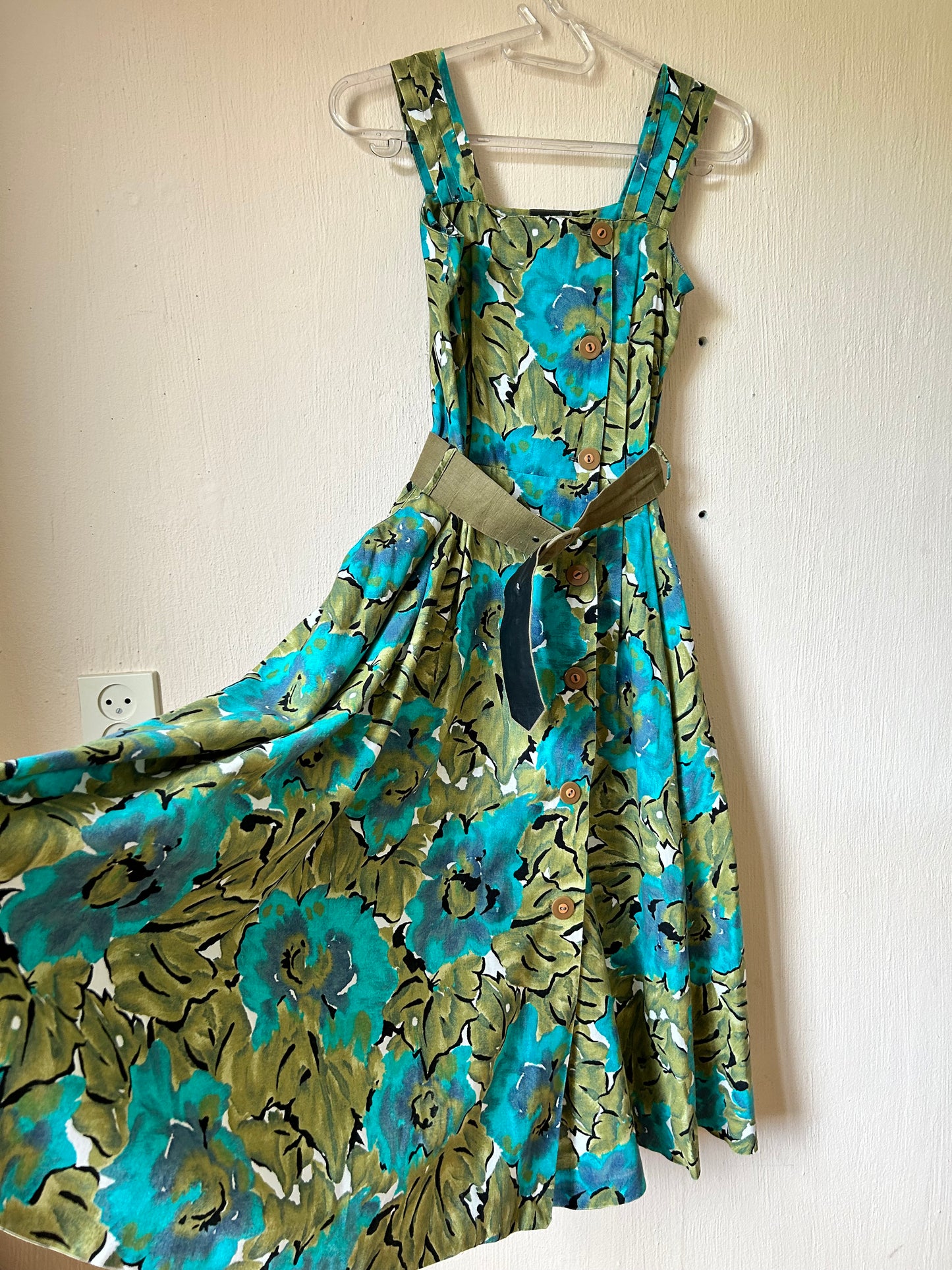 Belted vintage summer dress