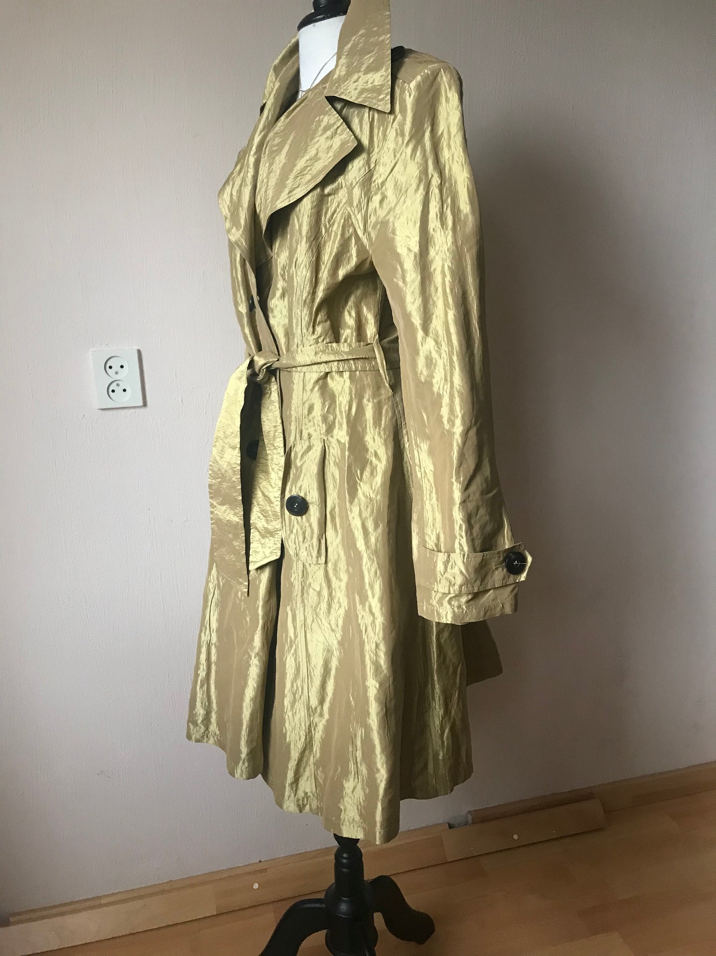 Elegance Paris gold trench coat (42)