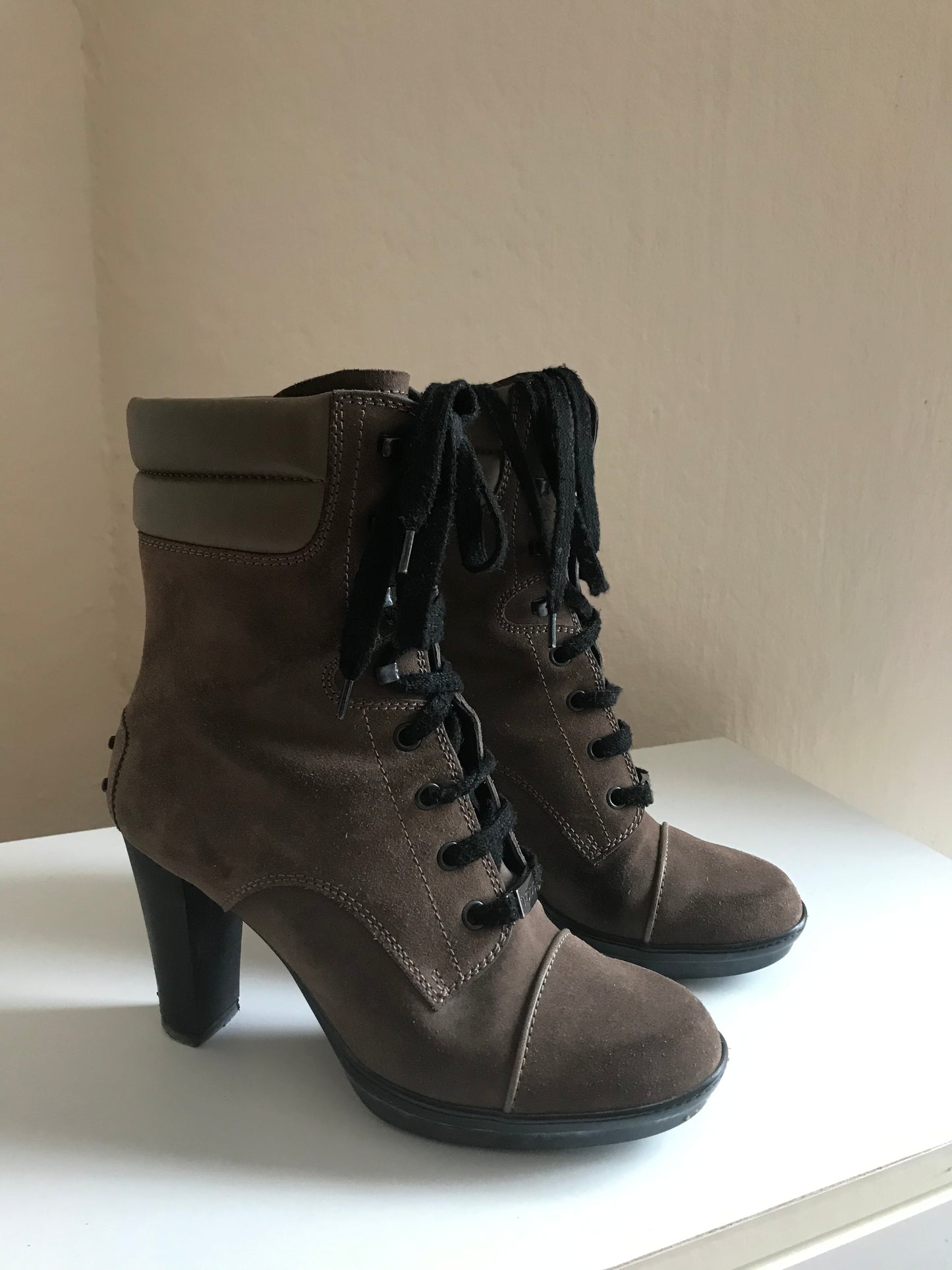 Tod’s lace up boots