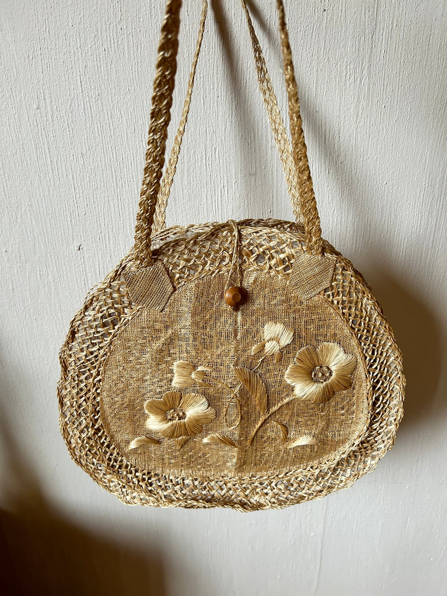 Flower embroidered straw bag