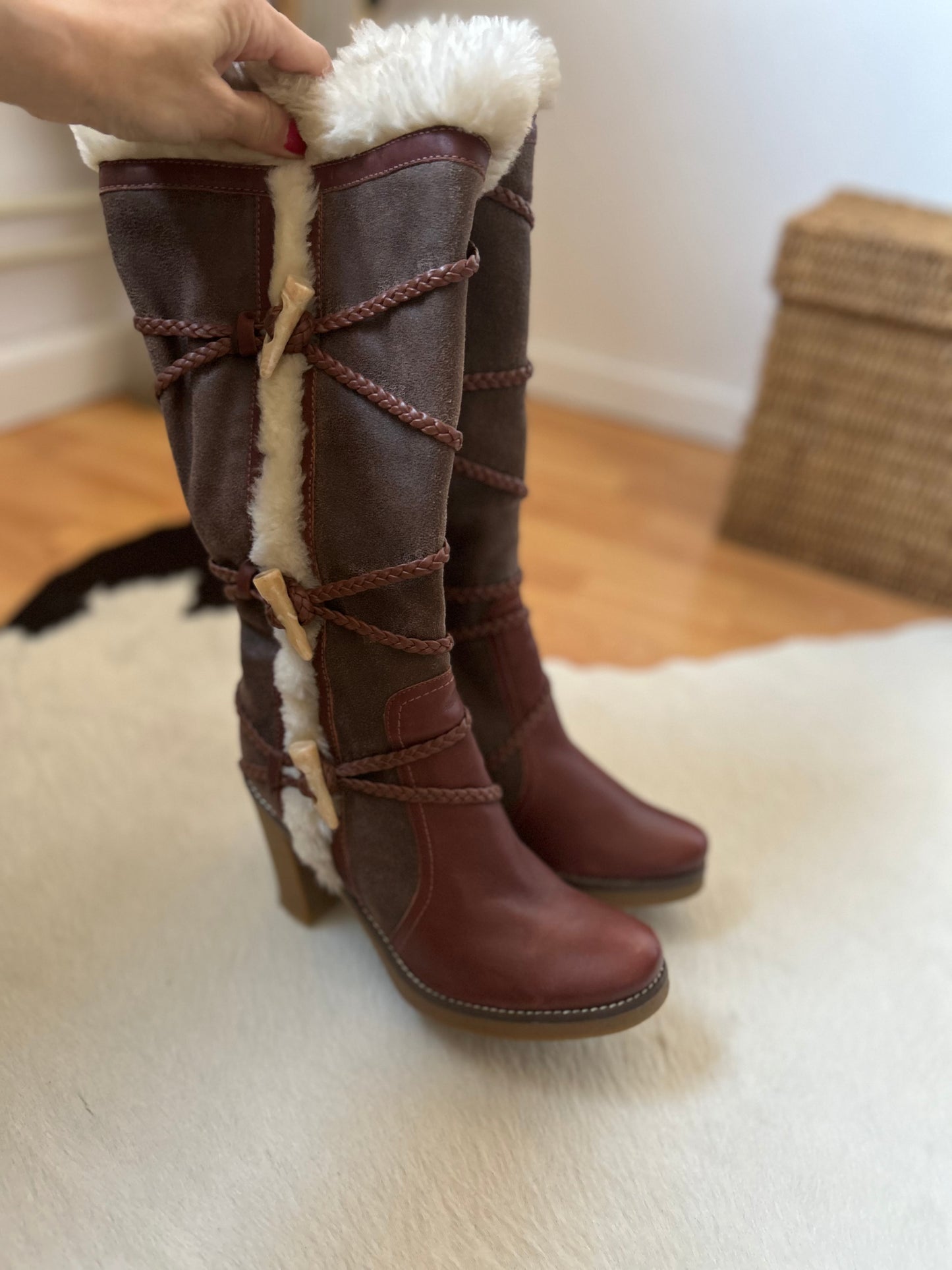 BCBG MAXAZRIA winter boots