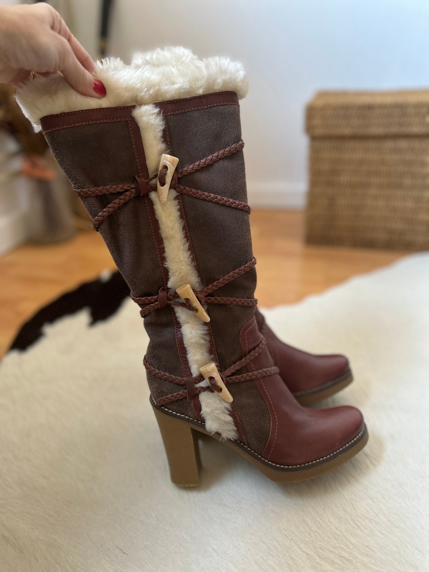 BCBG MAXAZRIA winter boots