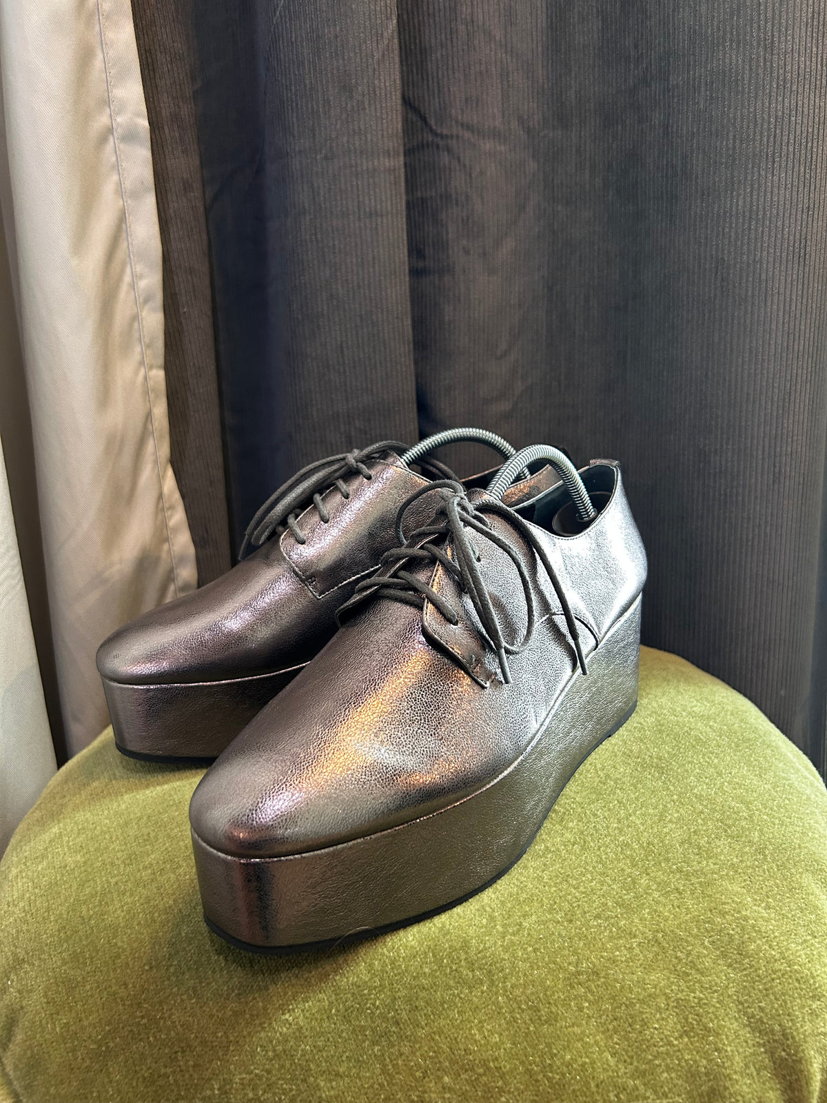 ⁠Calvin Klein Metallic Pewter / Silver Platform Oxford Derby Shoes⁠ 39