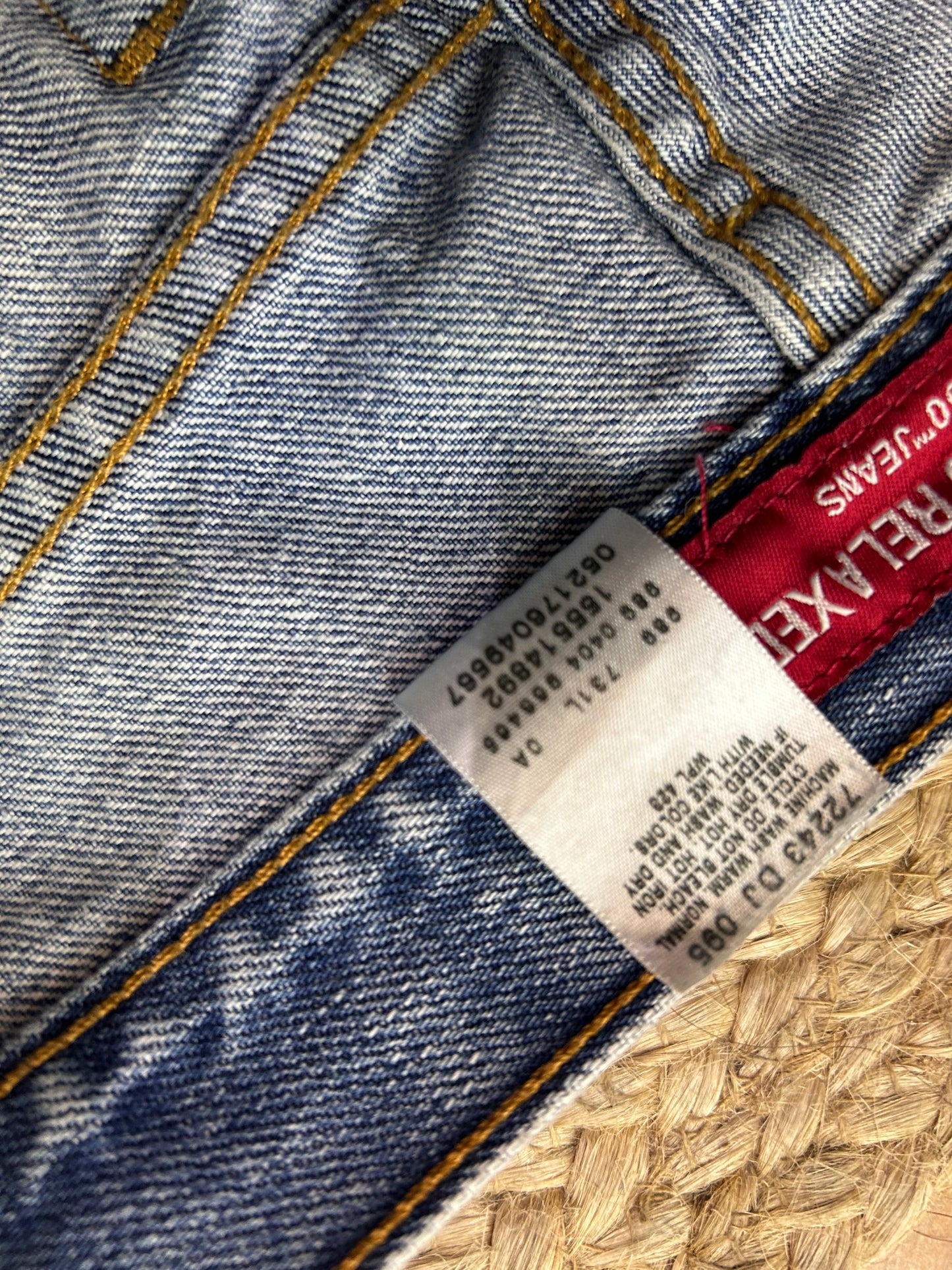 Levi’s relaxed fit mom jeans M