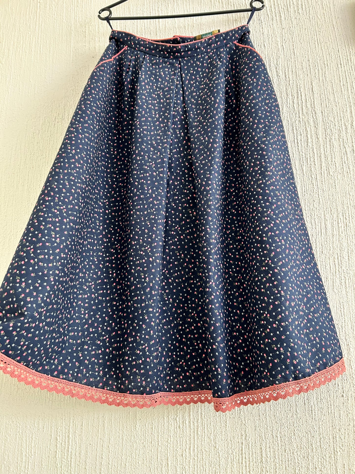 Vintage midi pleated skirt