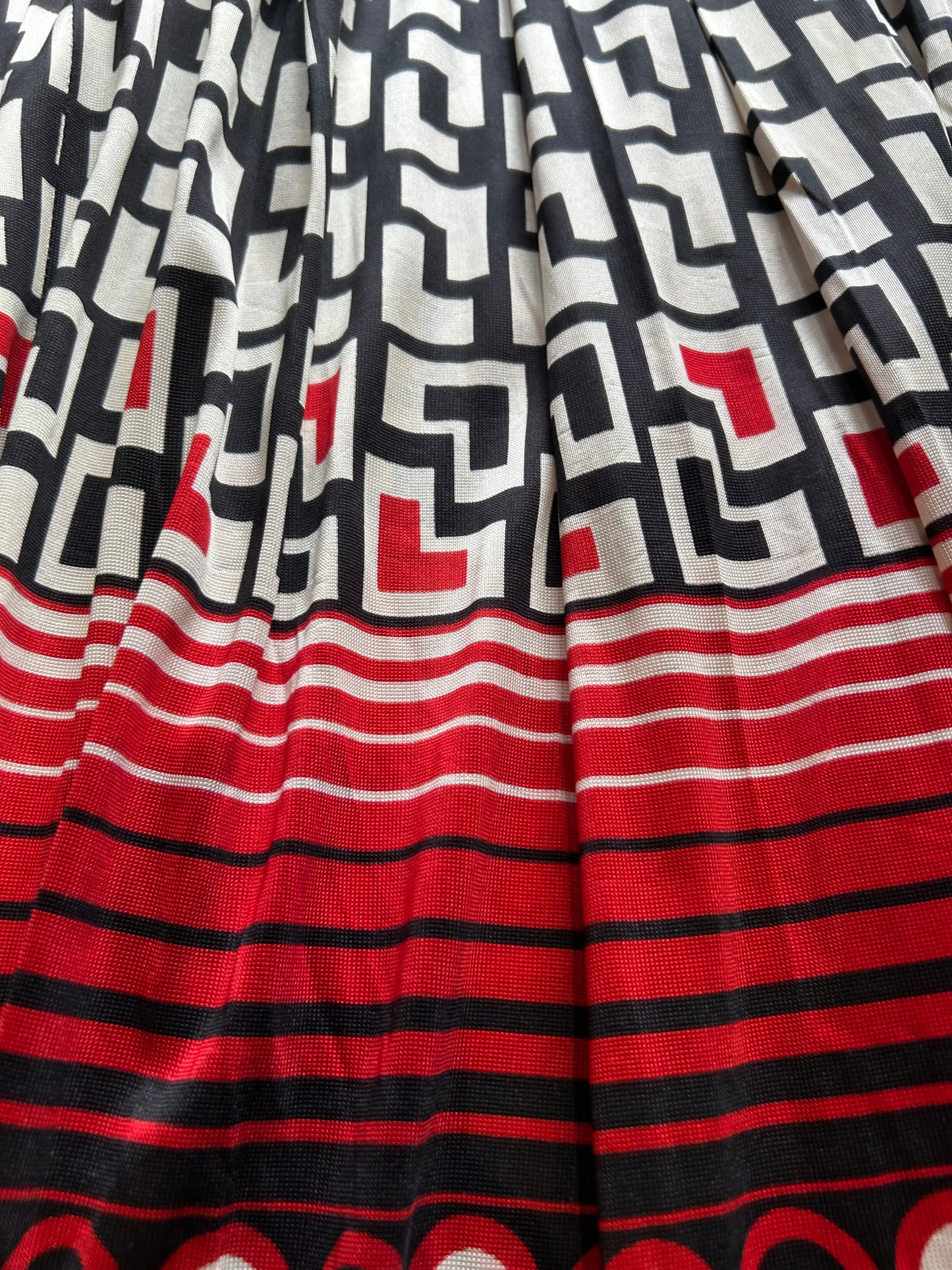 Vintage pleated long skirt
