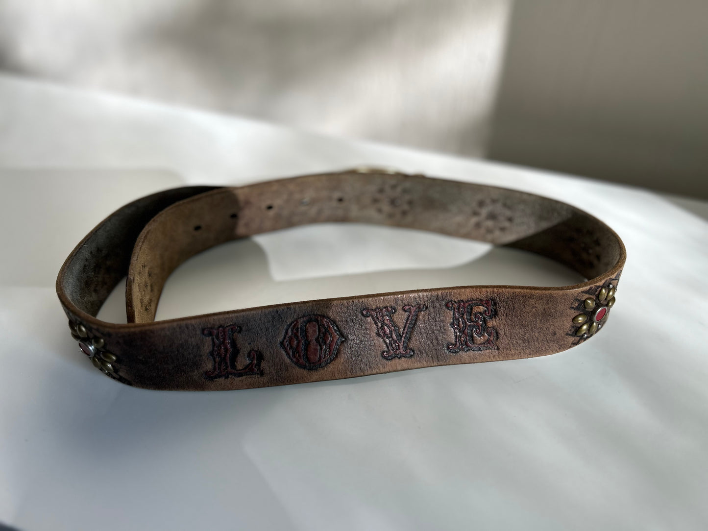 Metal embroidered solid leather belt