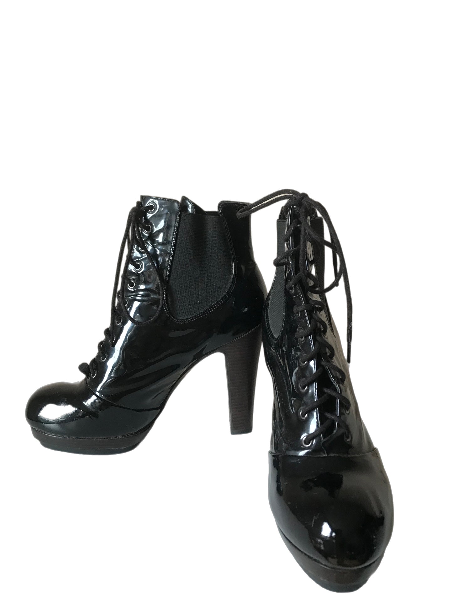 Moschino vernis leather boots 37