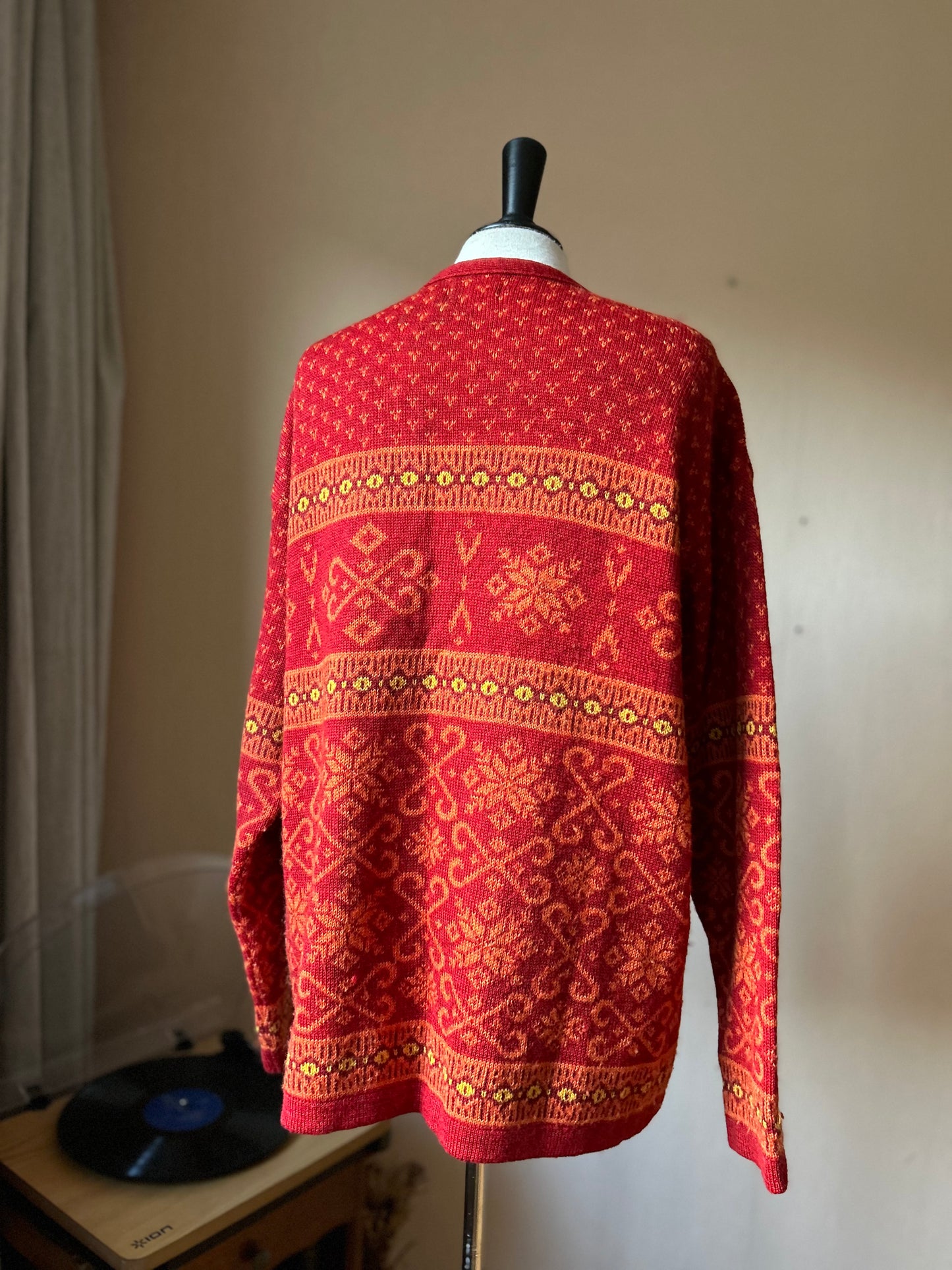 Nordic motifs cardigan (M/L)