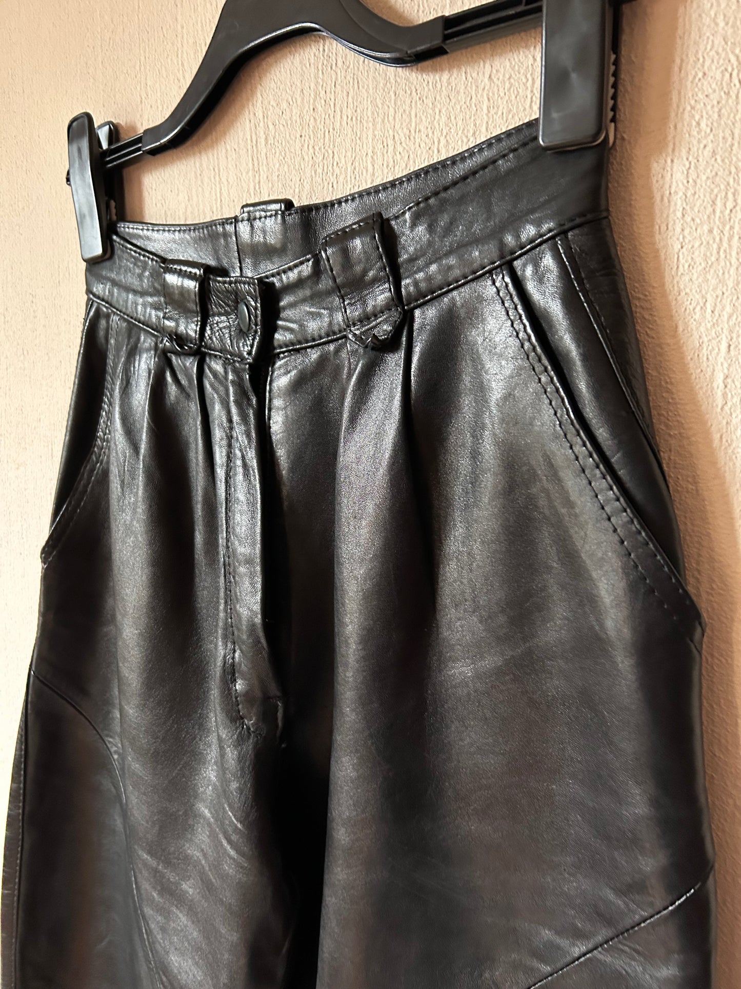 High waist pleated leather pants