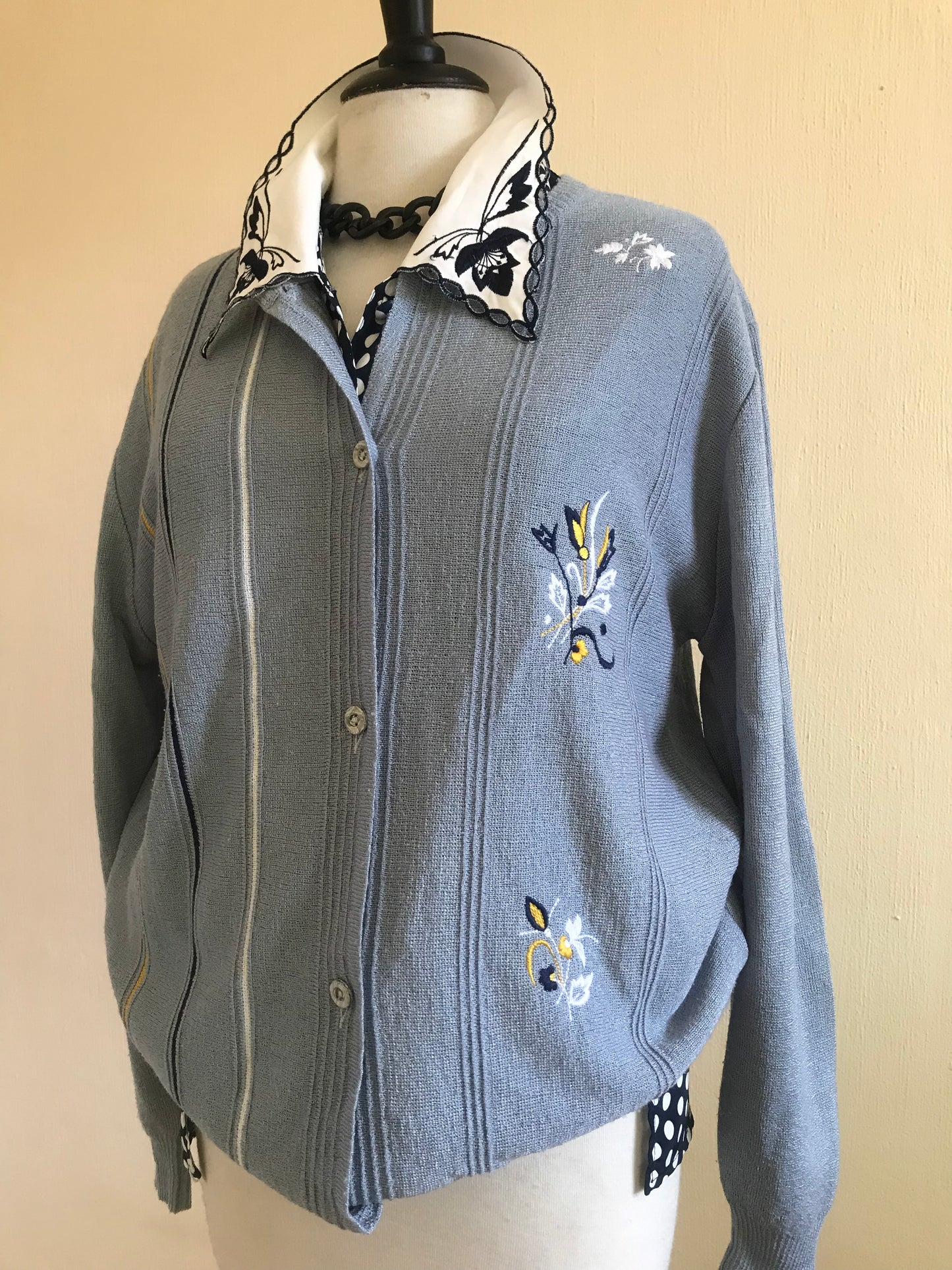 Cardigan with embroidered motifs