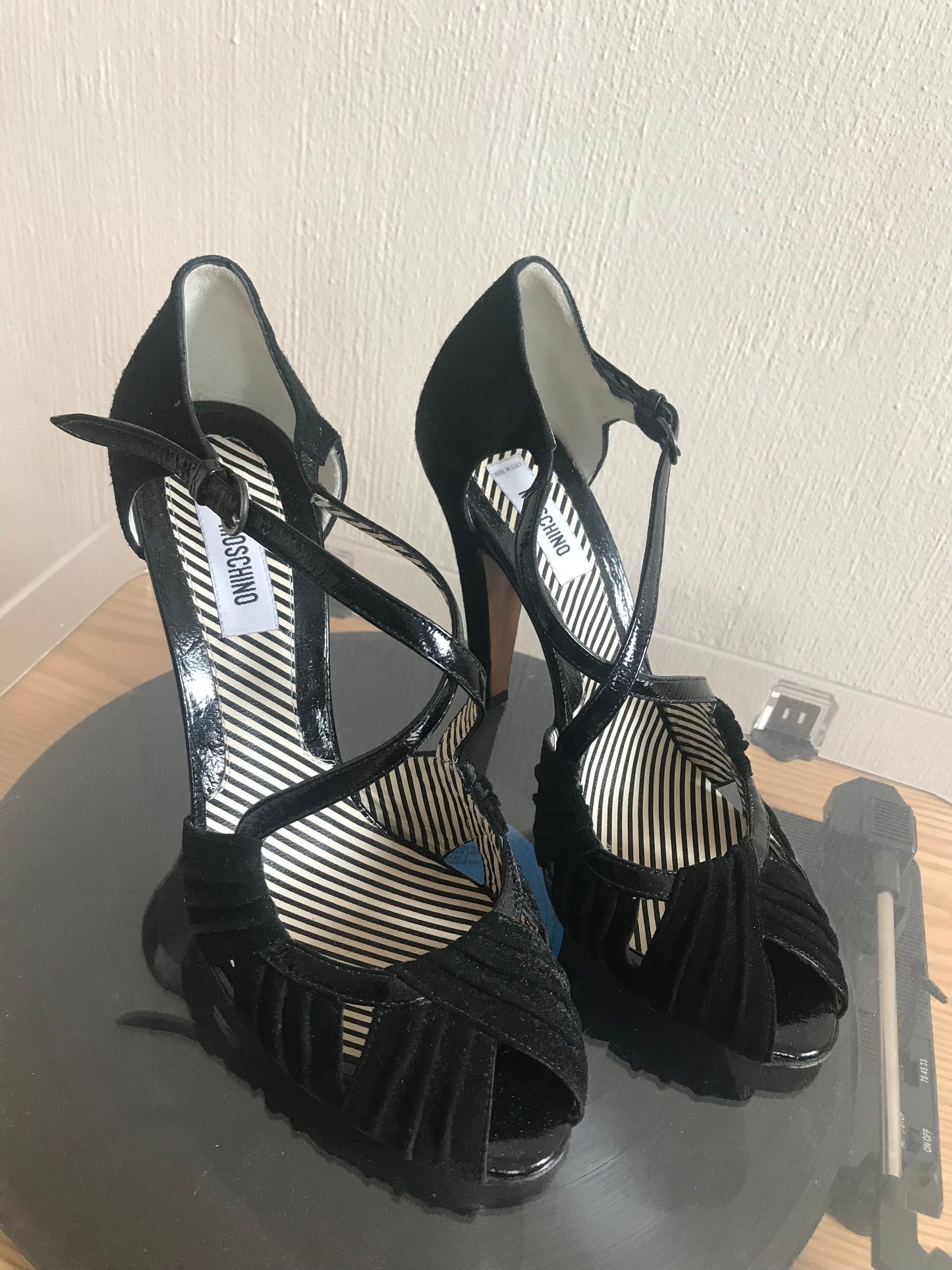 Moschino tango pumps