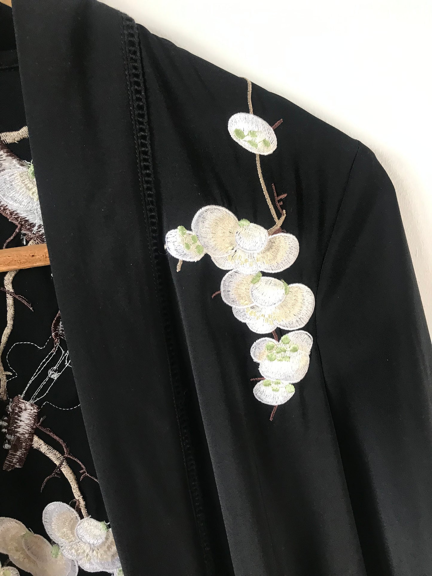 Floral embroidered kimono