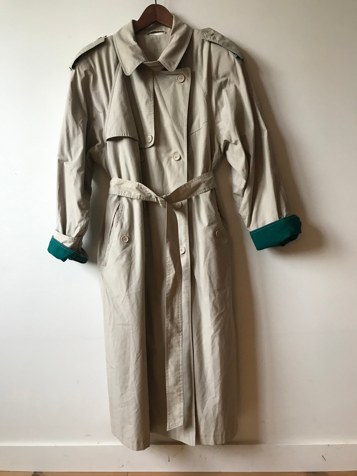 90s iconic trench coat