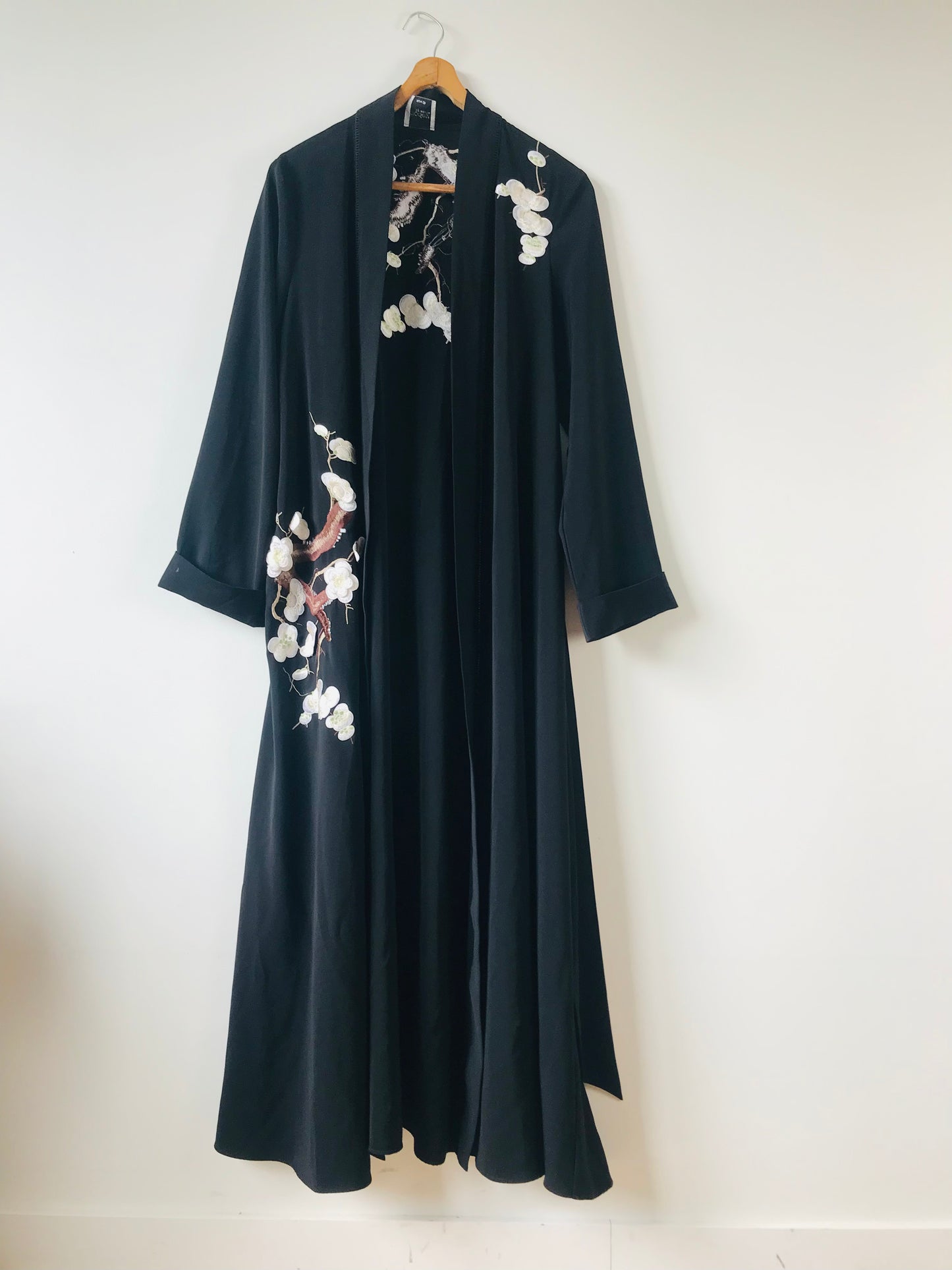 Floral embroidered kimono