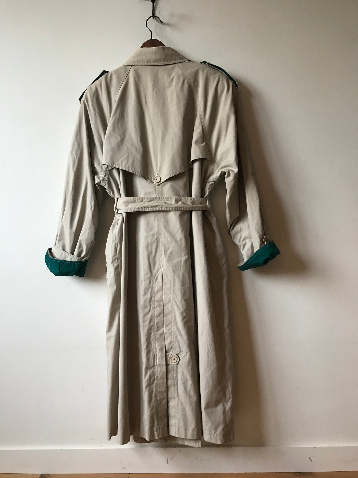 90s iconic trench coat