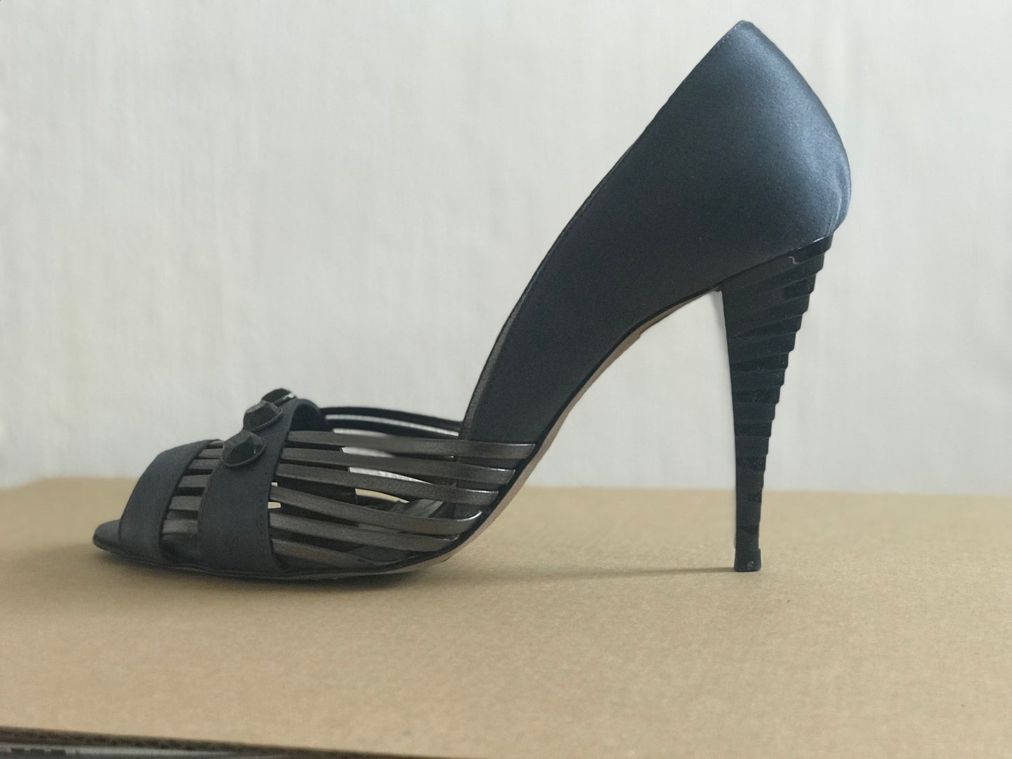 Gianfranco Ferre pumps 37