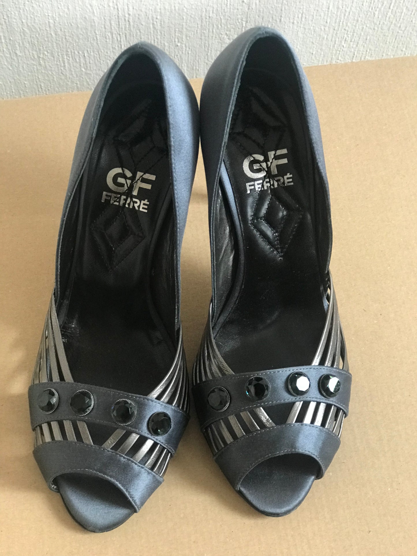 Gianfranco Ferre pumps 37