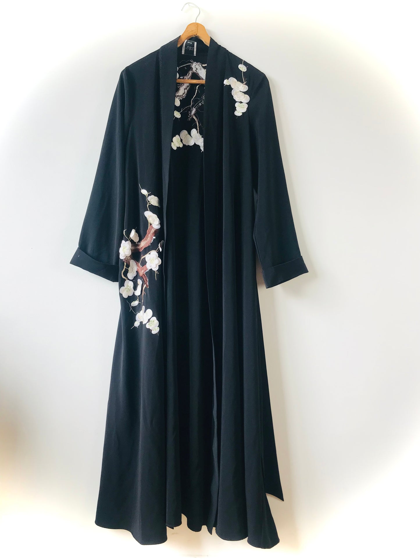 Floral embroidered kimono