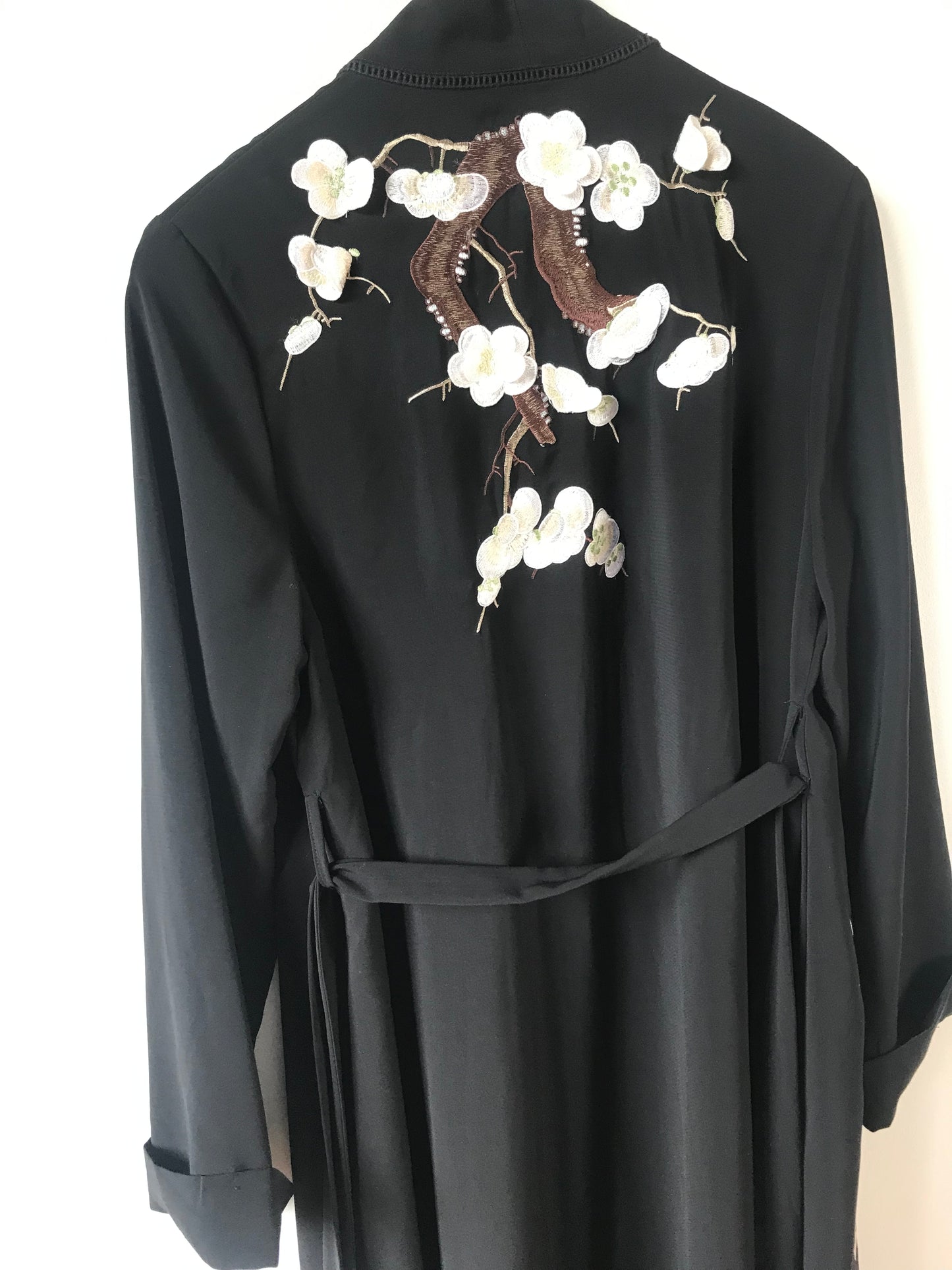 Floral embroidered kimono